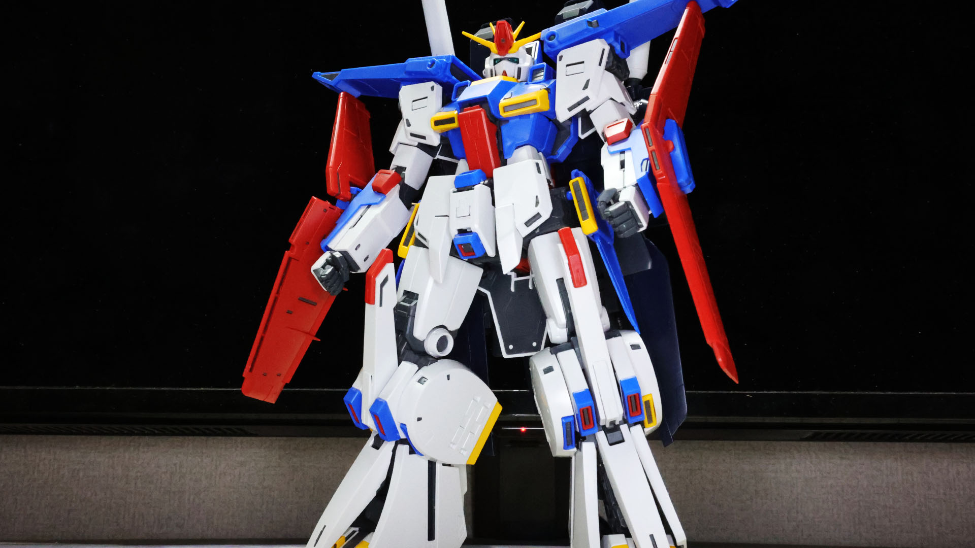 完成！ 強化型ZZガンダム。ロール軸を持った腕のしなりに注目！