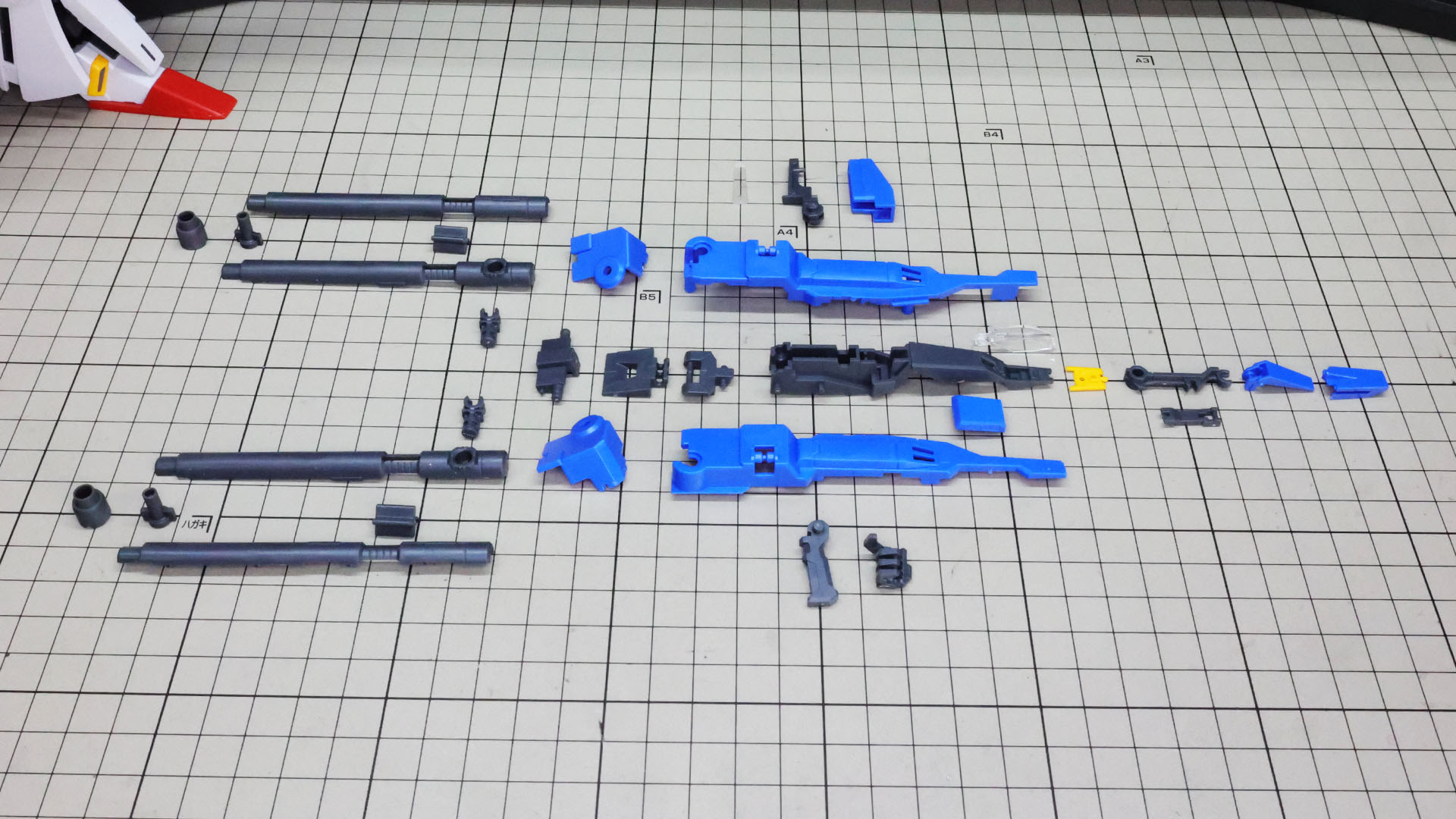 通常型のZZガンダムと同じパーツ構成です