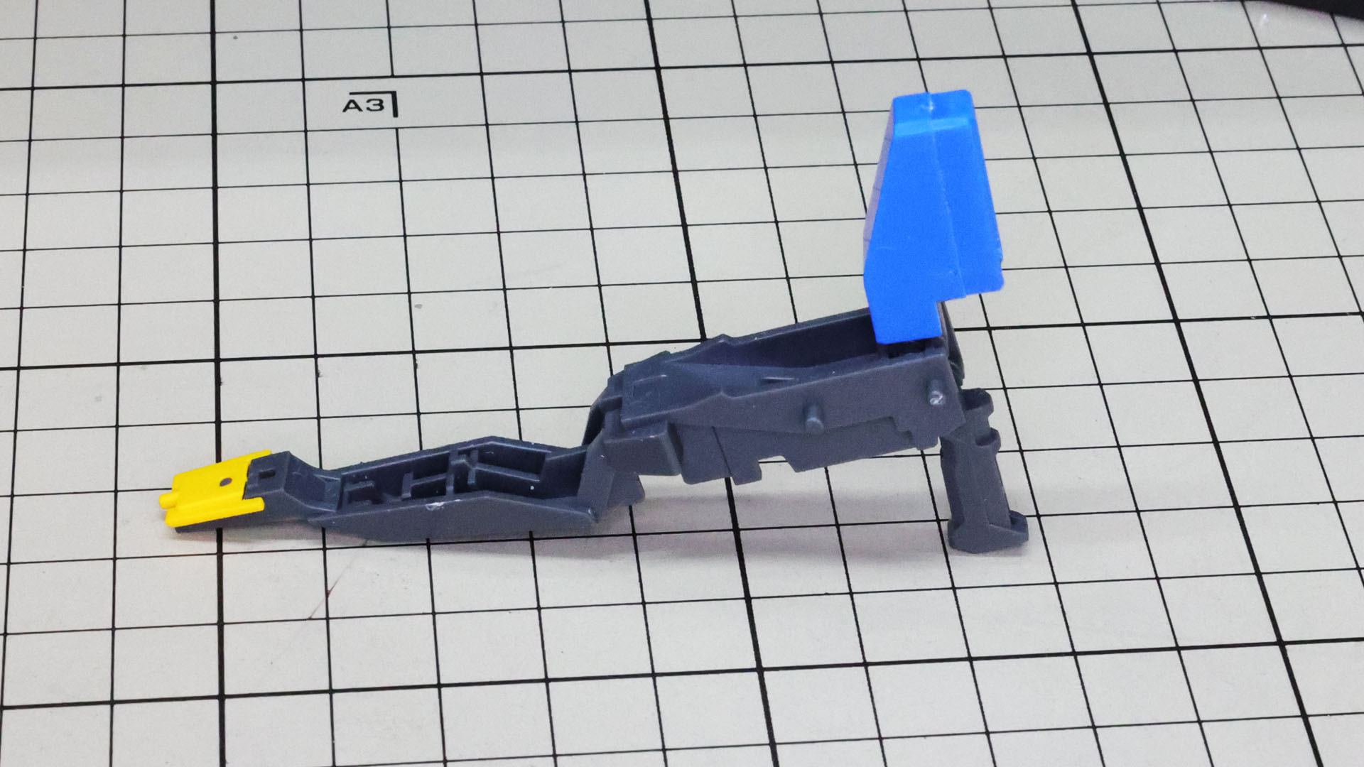 本体のメカフレームに取り付けていきます