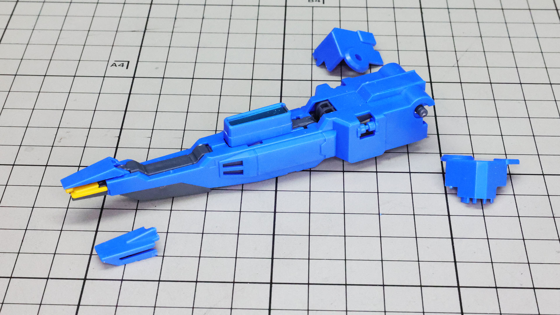 機首の部分はコックピットが再現され、選択式でコア・ファイターのパイロット・フィギュアが乗せられます