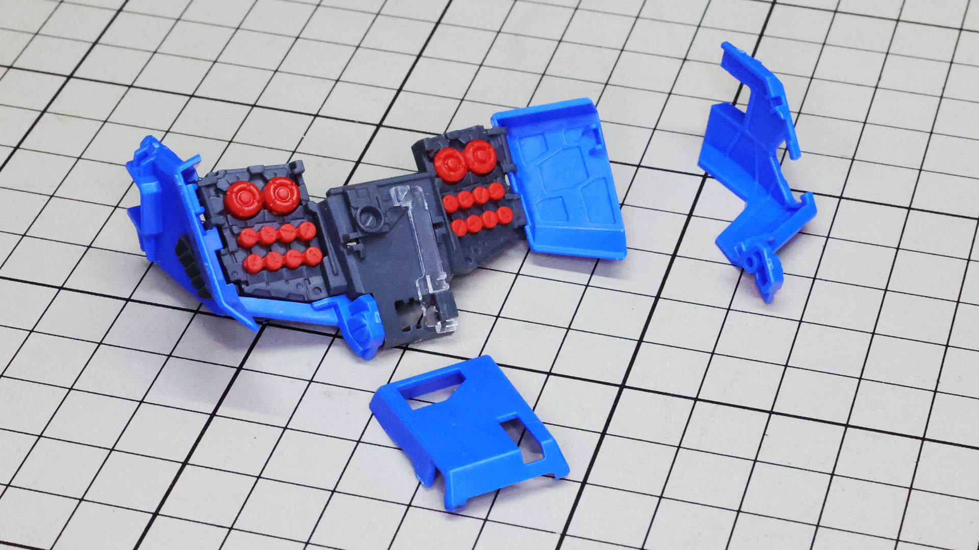 ミサイルハッチを取り付けていきます