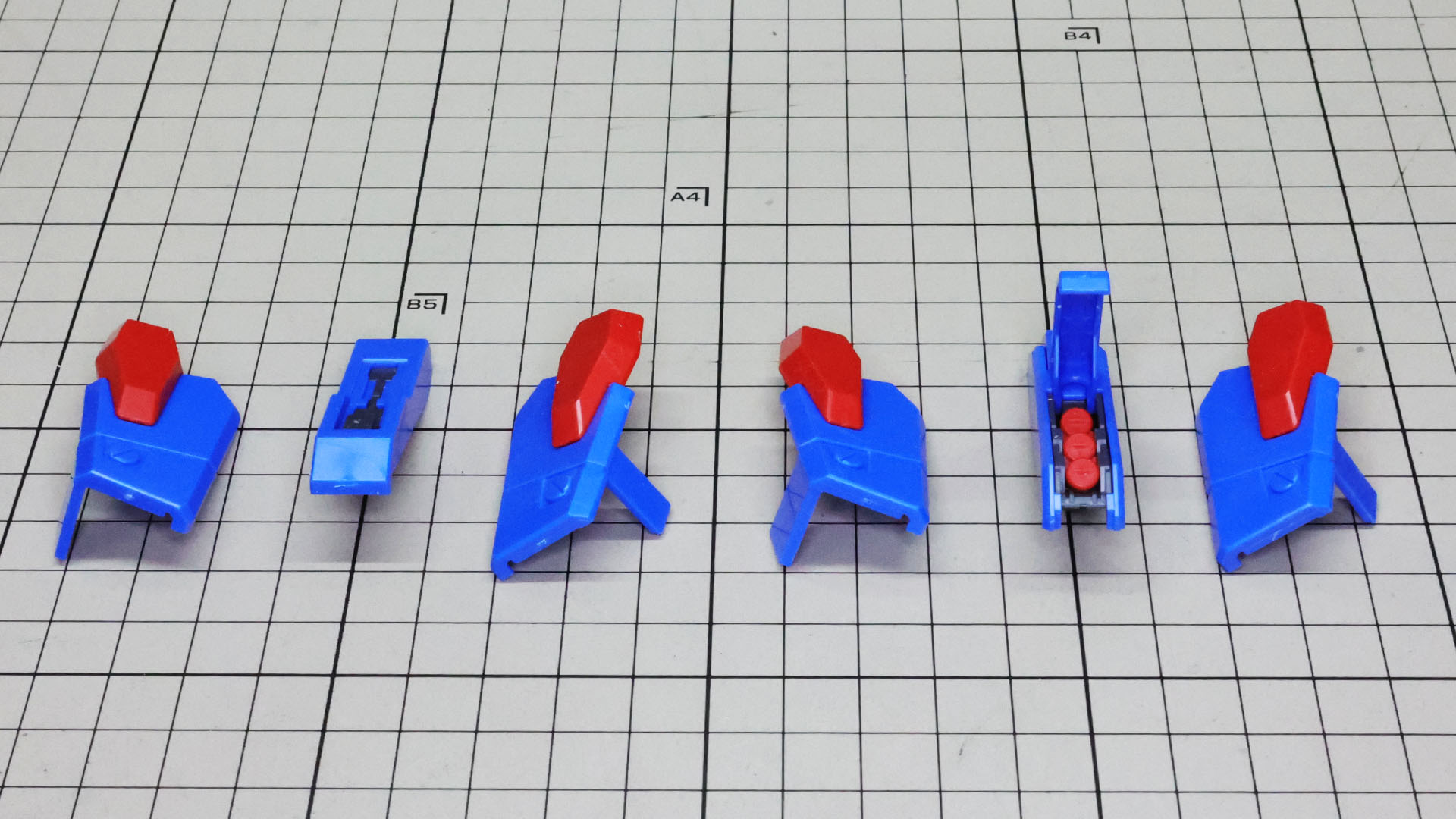 右腕にはダブル・ビーム・ライフルが取り付けられ、左腕にはミサイルランチャーを装備します