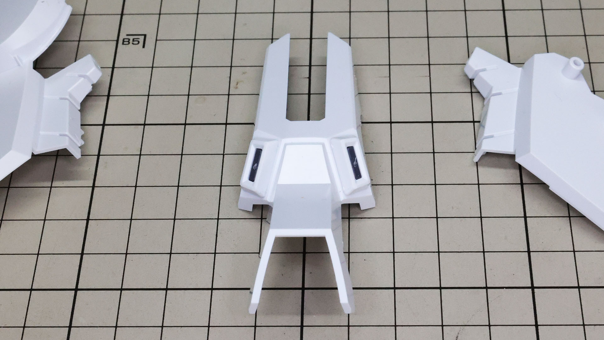 表にはスラスターを取り付けます