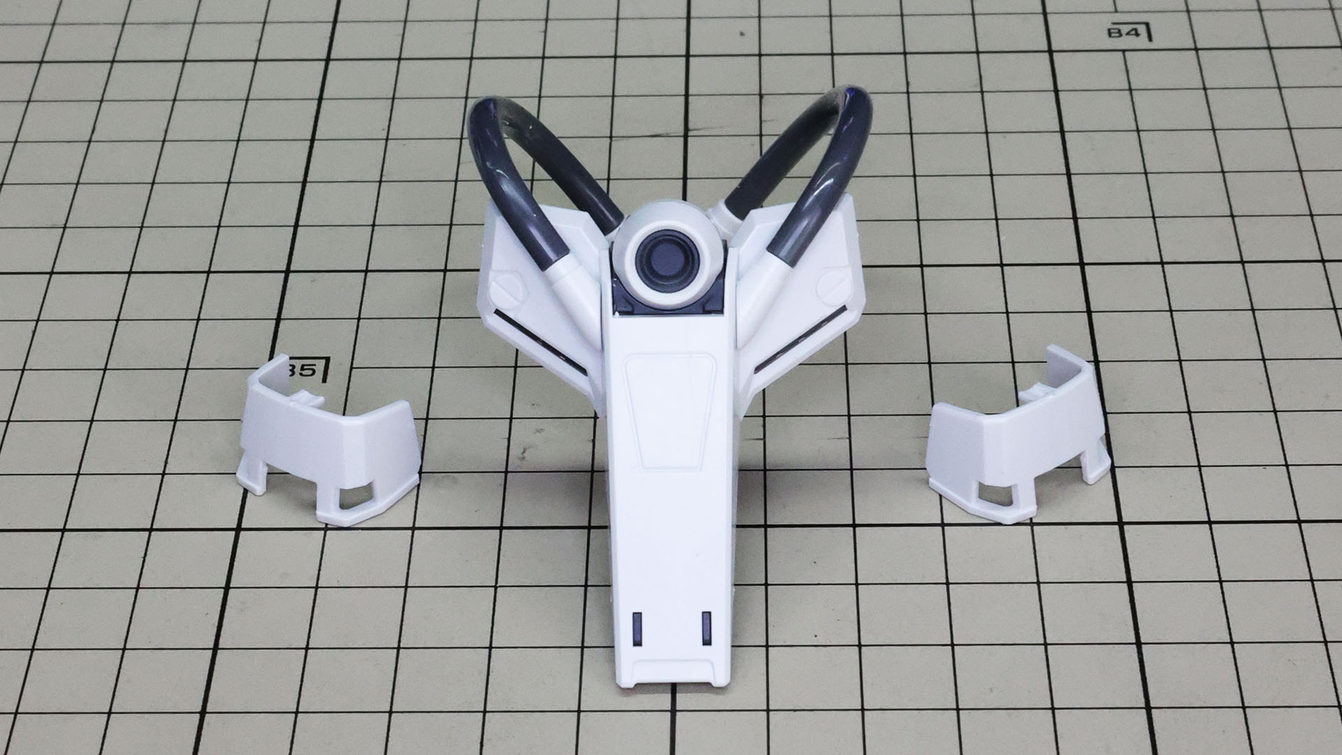 コア・ファイターのエンジン部をカバーする装甲と共に完成です