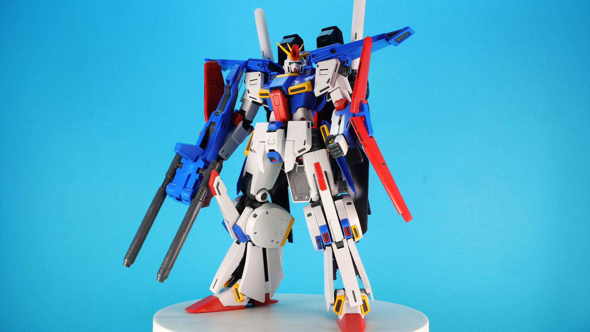 強化型ZZガンダムにも組めるこのキットはZZガンダムの完成形！