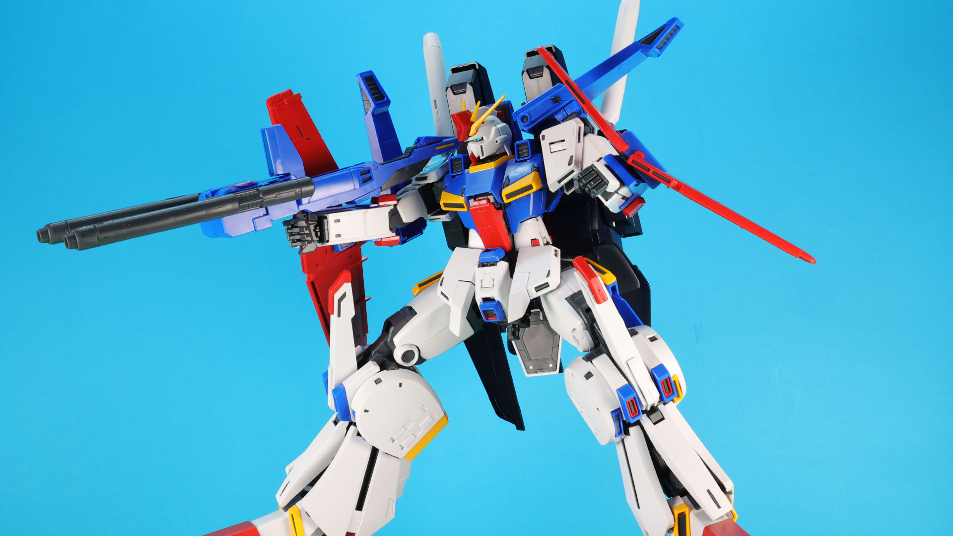 肘関節での微妙なニュアンスの腕部に注目！