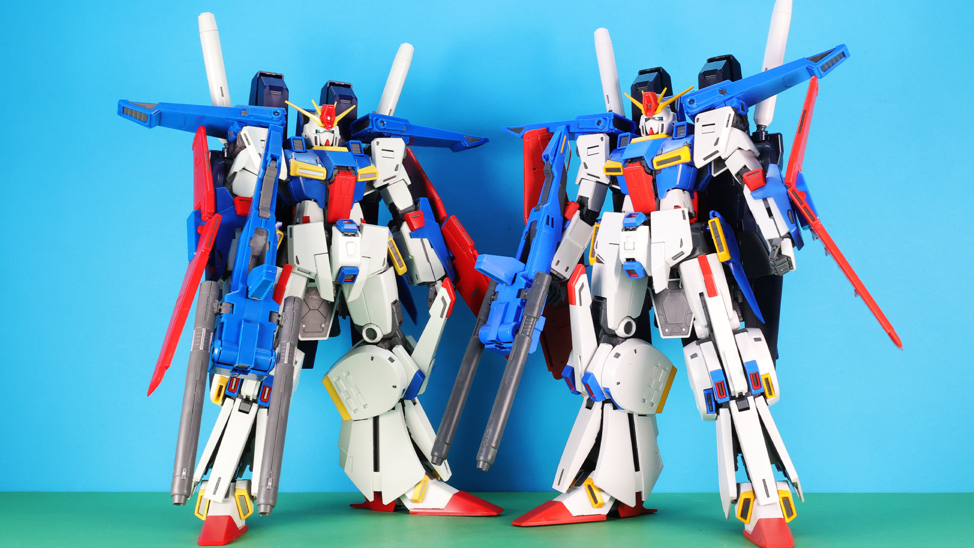 左：【強化型】、右【フルアーマー】を並べてみました