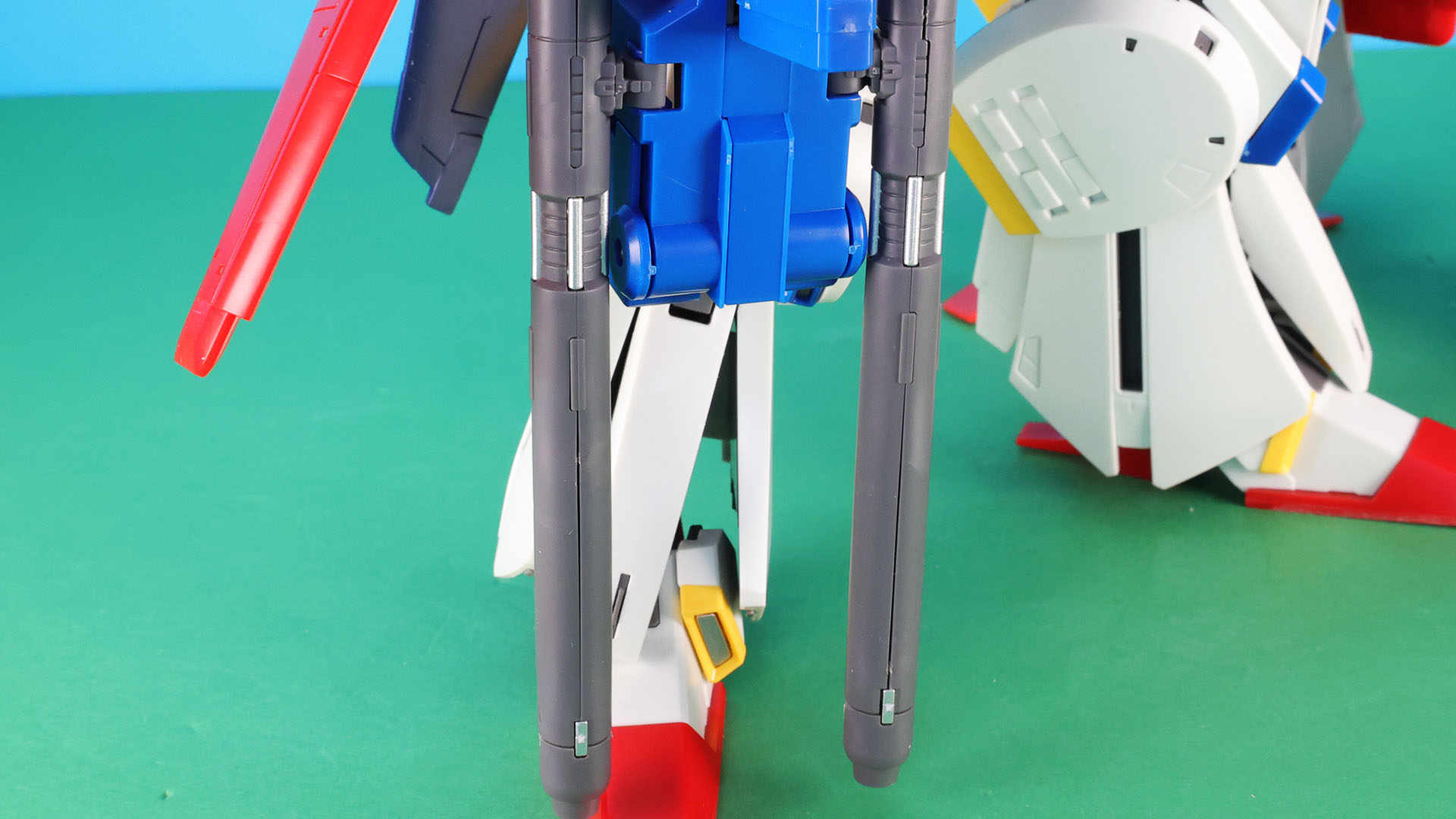 【強化型】では機体各部にエクストラフィニッシュのディテールパーツがあります