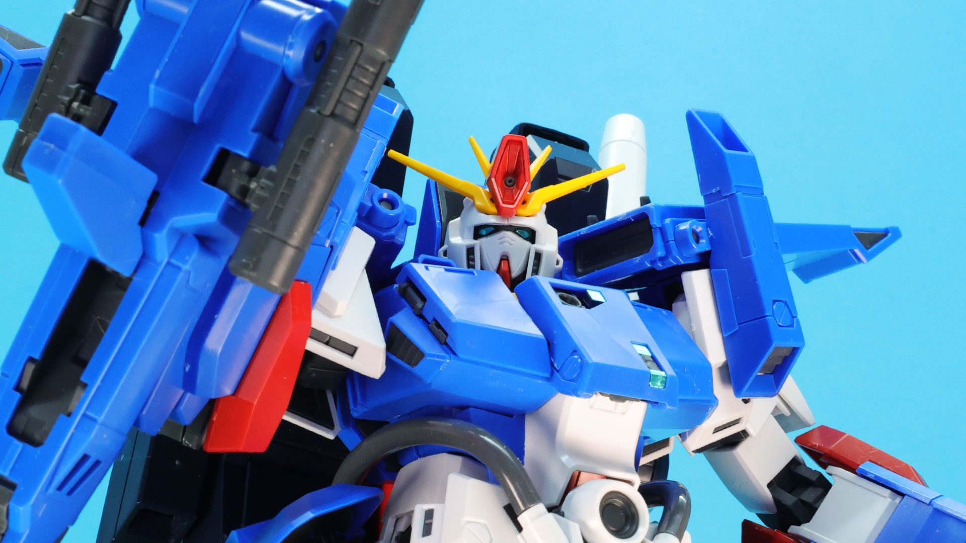 ダブル・ビーム・ライフルは前腕部に接続されています