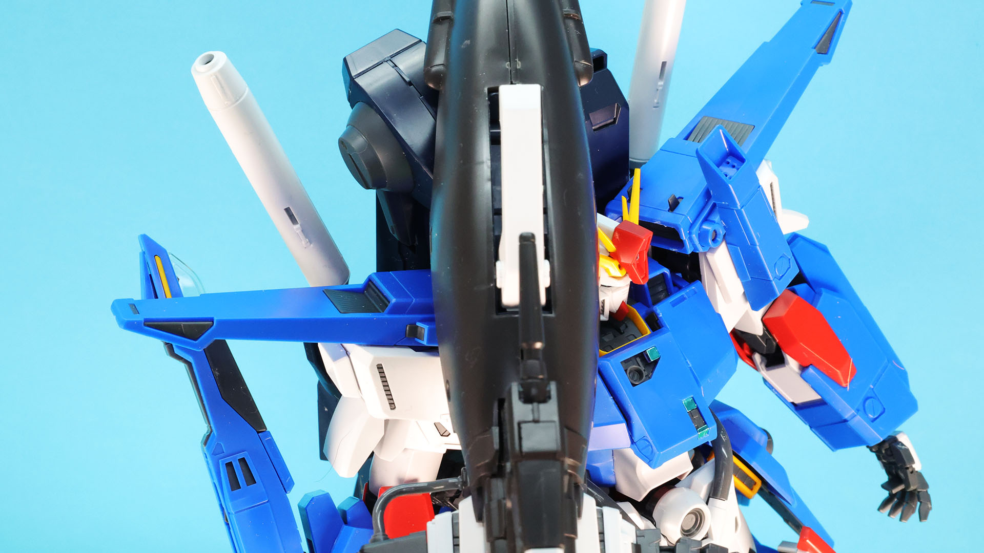 ハイパー・メガ・カノンは基部から回転させることができ、パーツ同士の衝突を回避できます