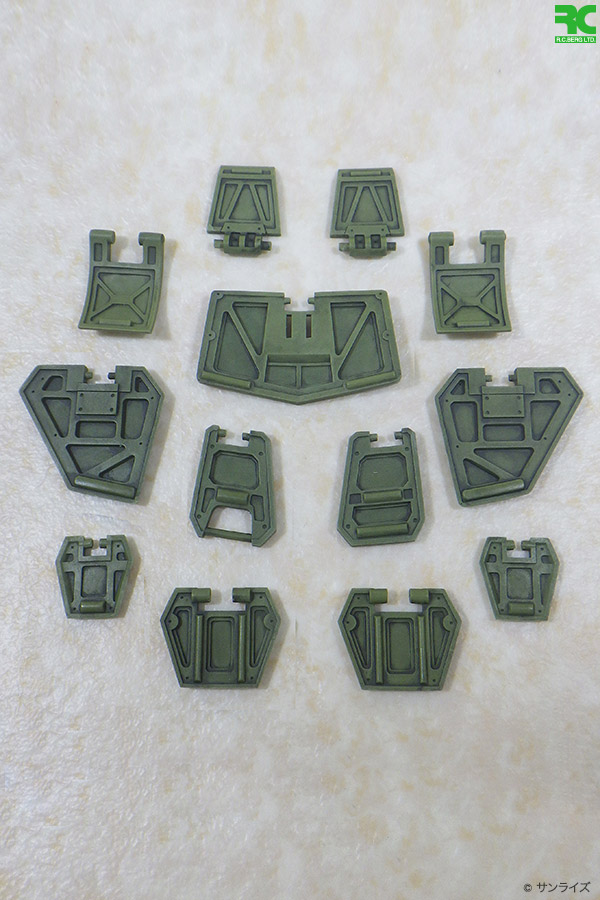 白い部分がパーツとなる。製品版では成型色は緑となる