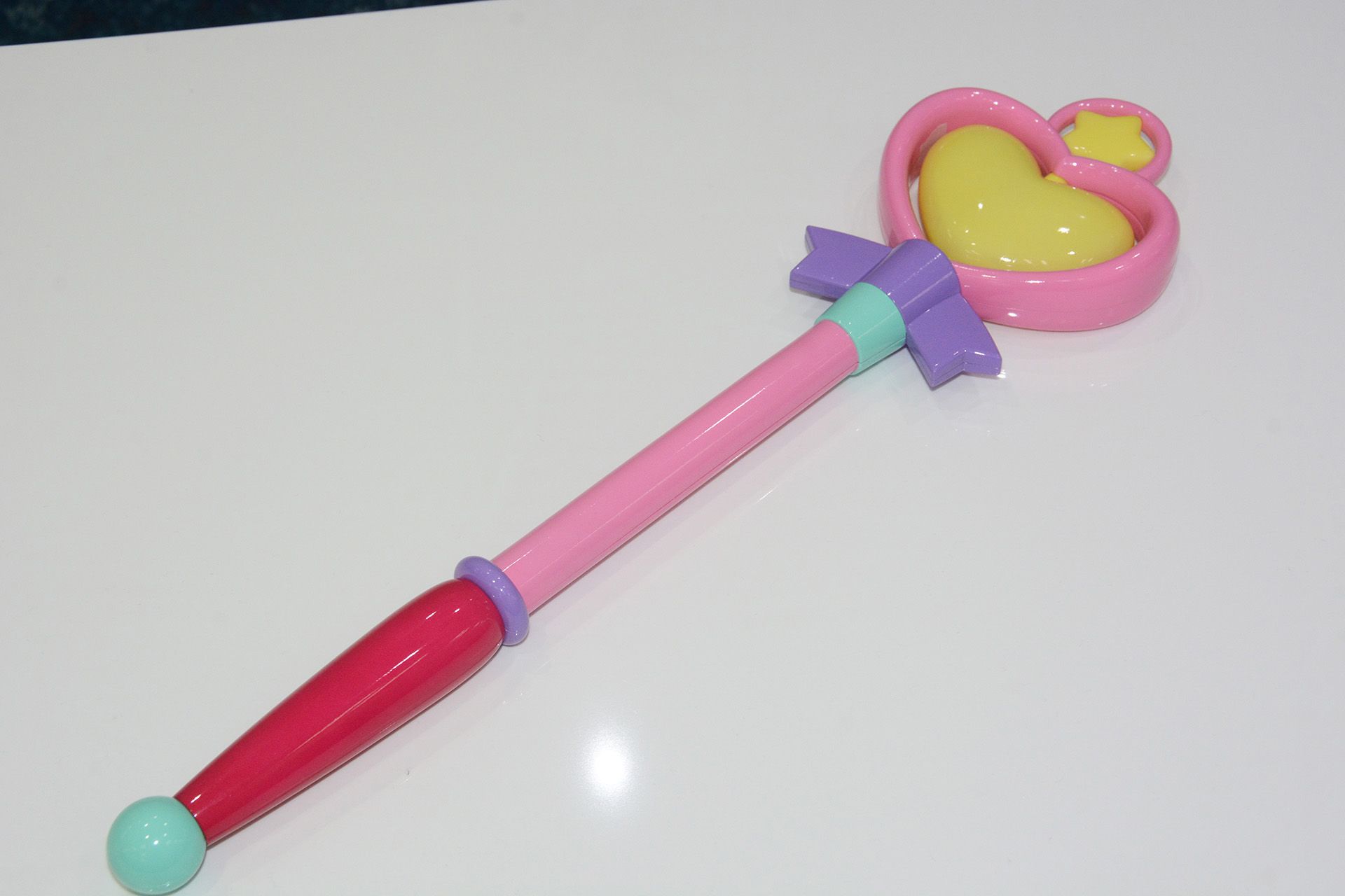 宮前氏が特にこだわったのが"ツヤ感"。成型色での比較的シンプルな造形だが、このツヤツヤとする質感は金型を他の商品以上に磨くことで実現させたという