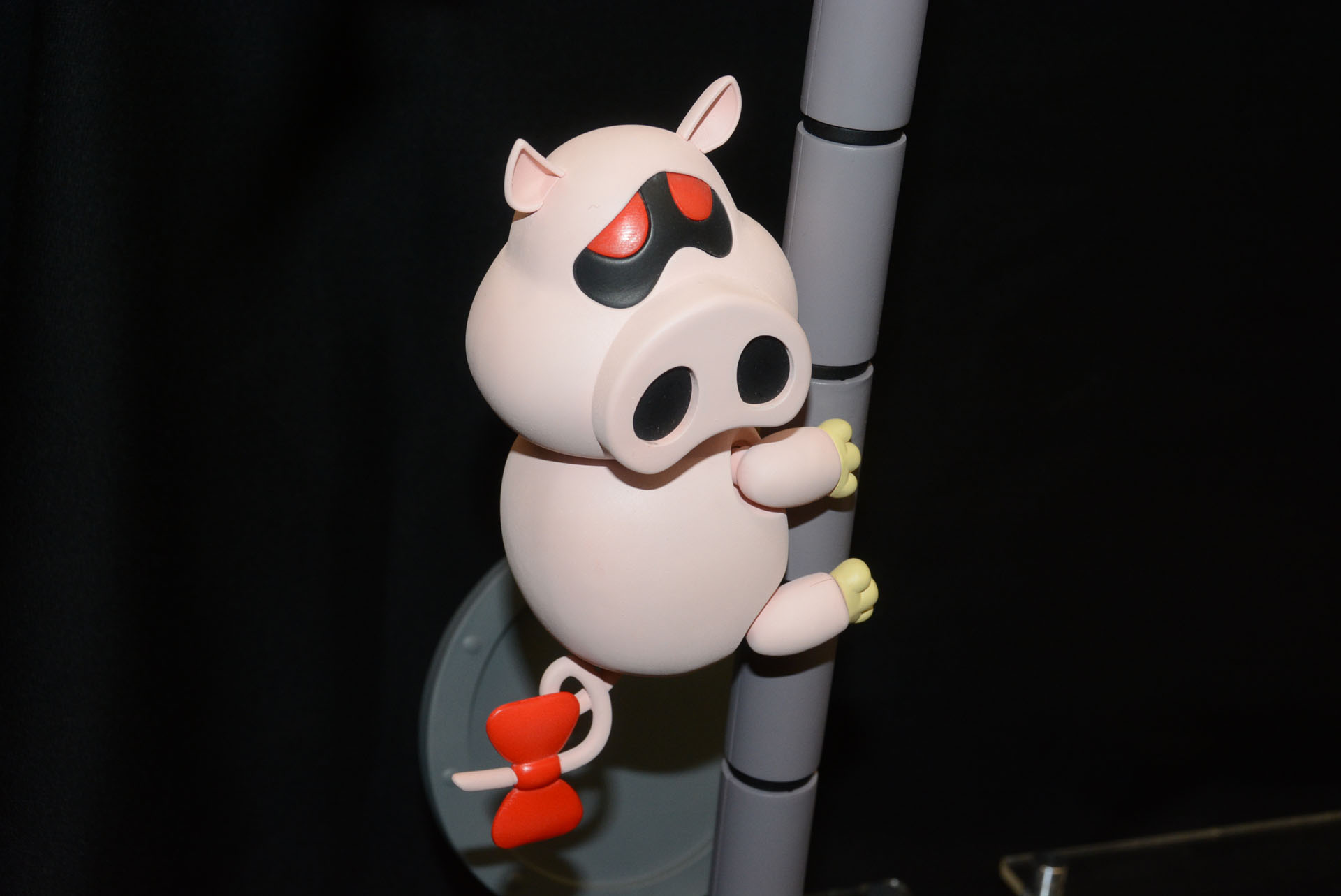 展示されたサンプルのブタの色は企画者こだわりのピンク。設定画で決められた色だが、アニメでは場面によって色が異なったりするという