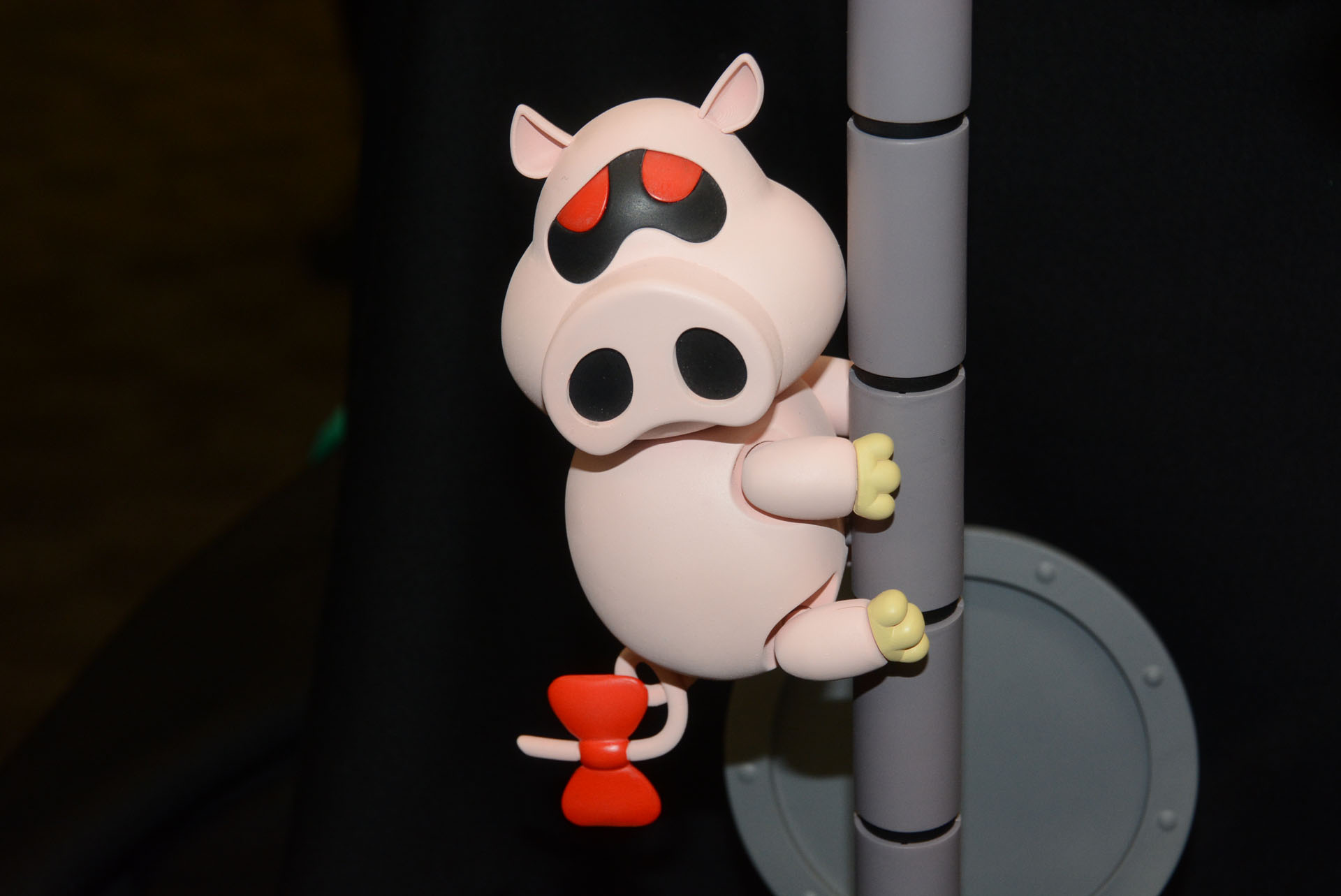 成型色でも細かく色分けされるという。ブタの蹄部分だけは塗る必要があるとのこと