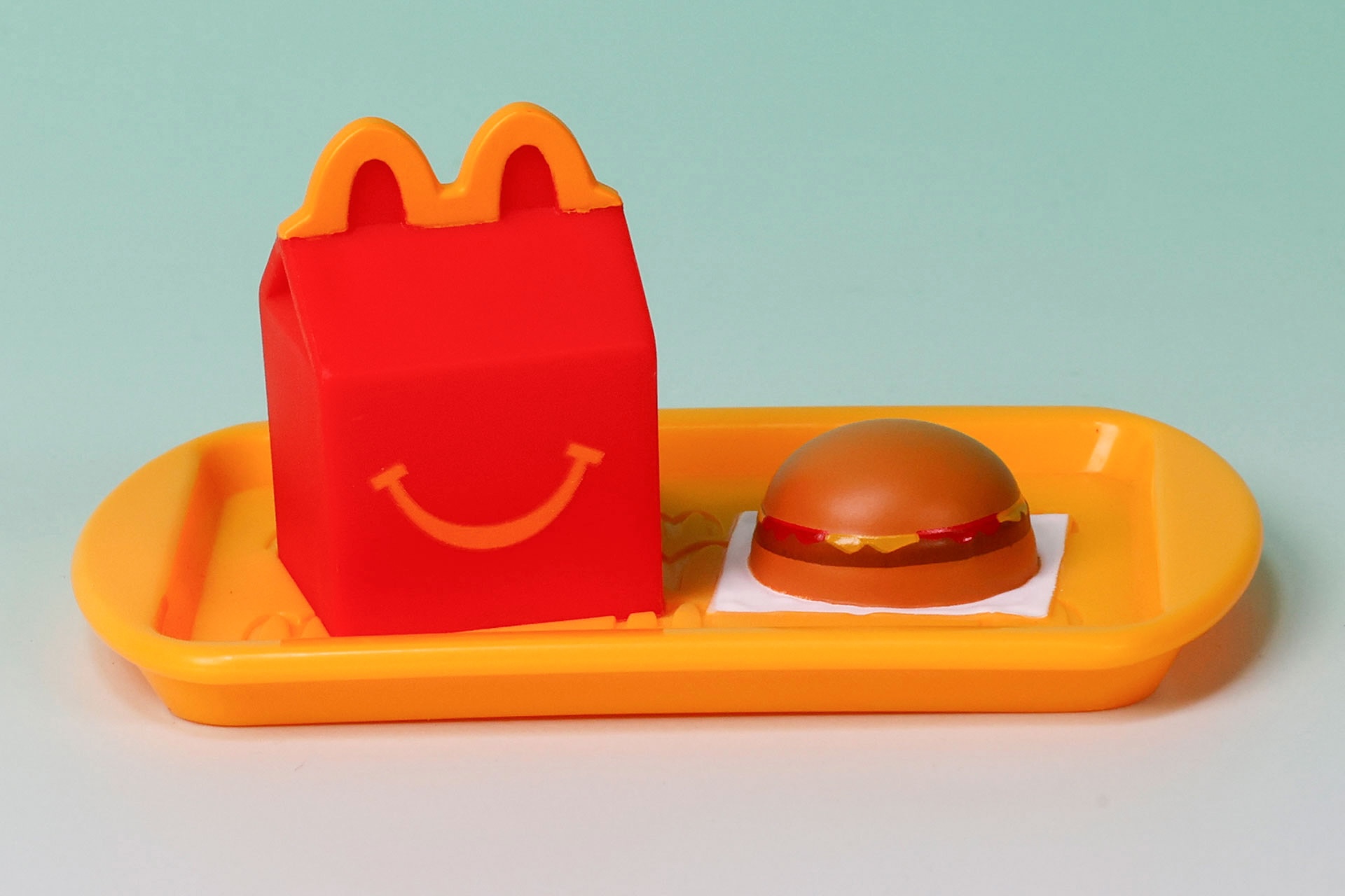 こちらが「ハッピーセット ハンバーガー＆ハッピーボックス」だ