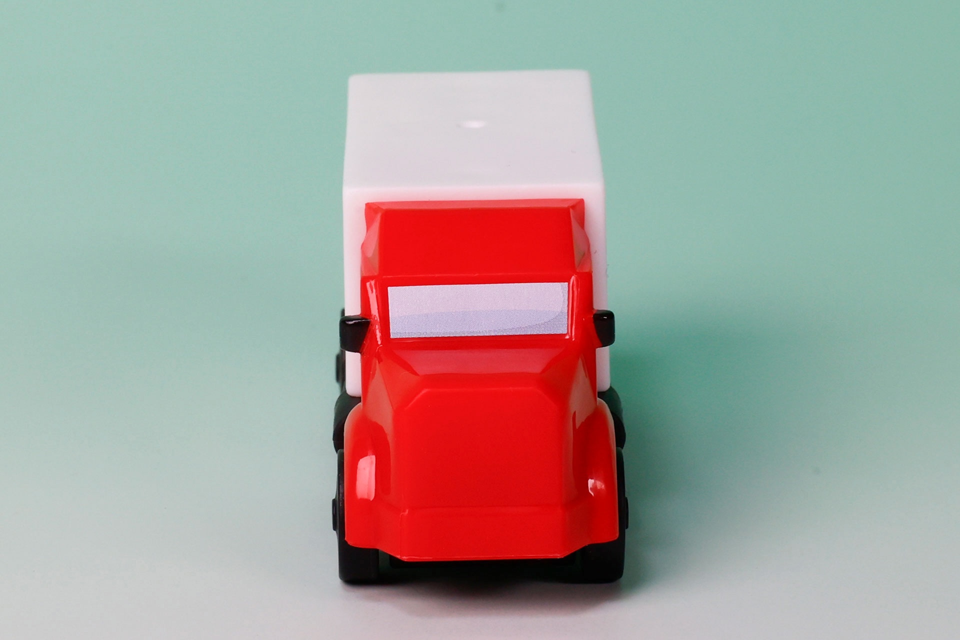 「マクドナルド トラック」を正面から見たところ