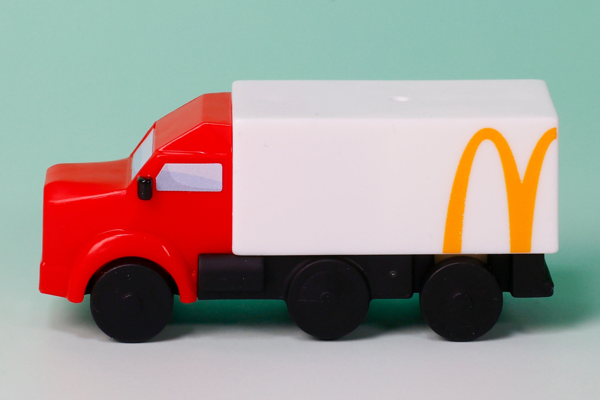 シールなどを貼る必要はなく、すぐに遊べる