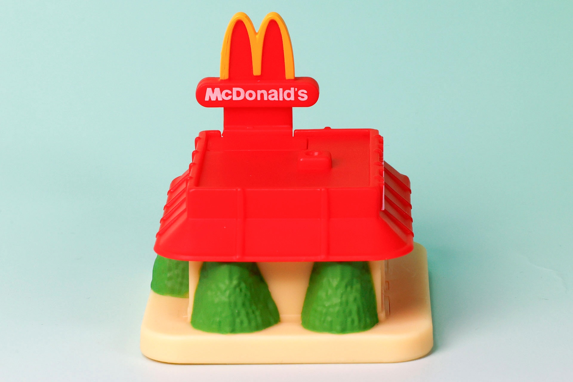 どこから見てもマクドナルドの店舗だとわかるようになっている