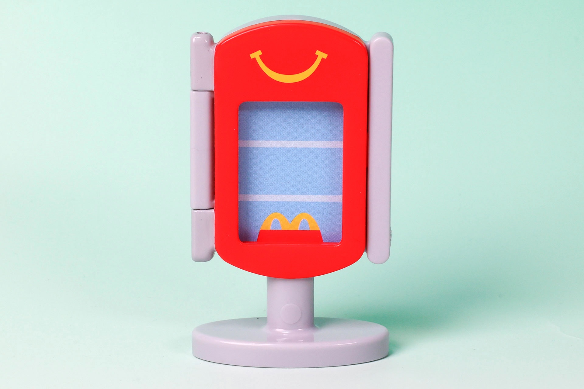 こちらは何も展示していない状態だ