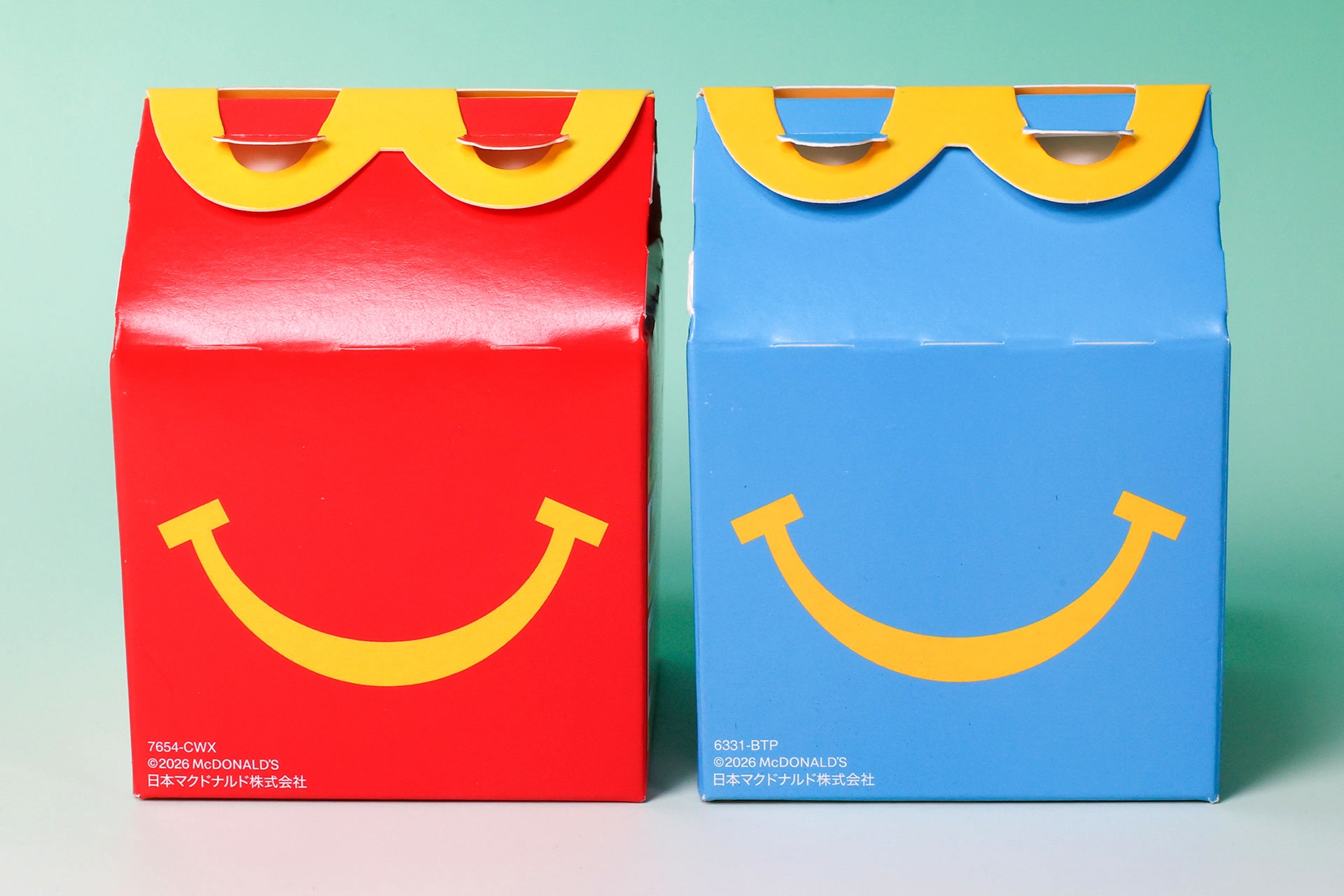 こちらが今回のおもちゃ箱。第1弾が赤で第2弾が青だ