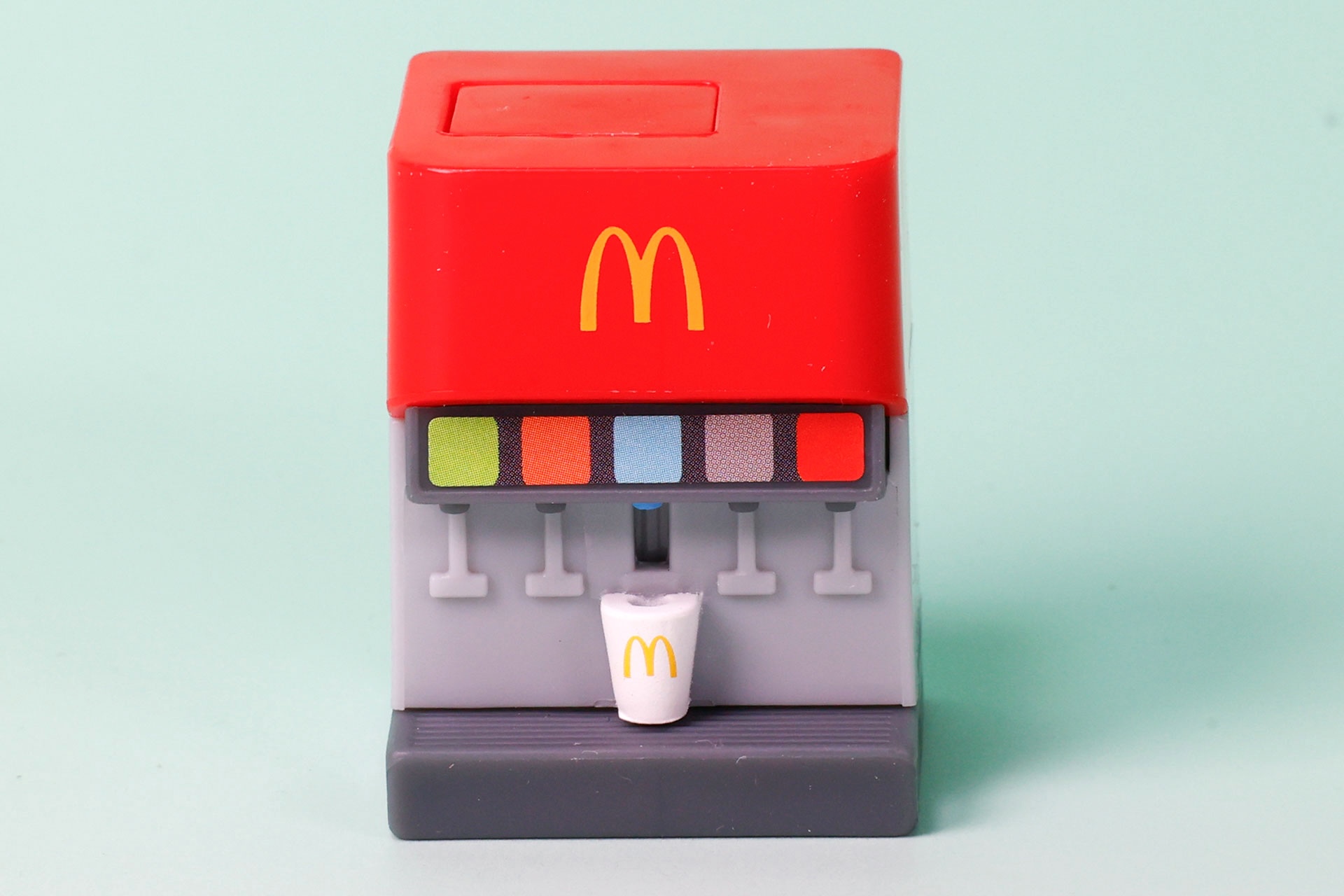 カップなどは固定されている