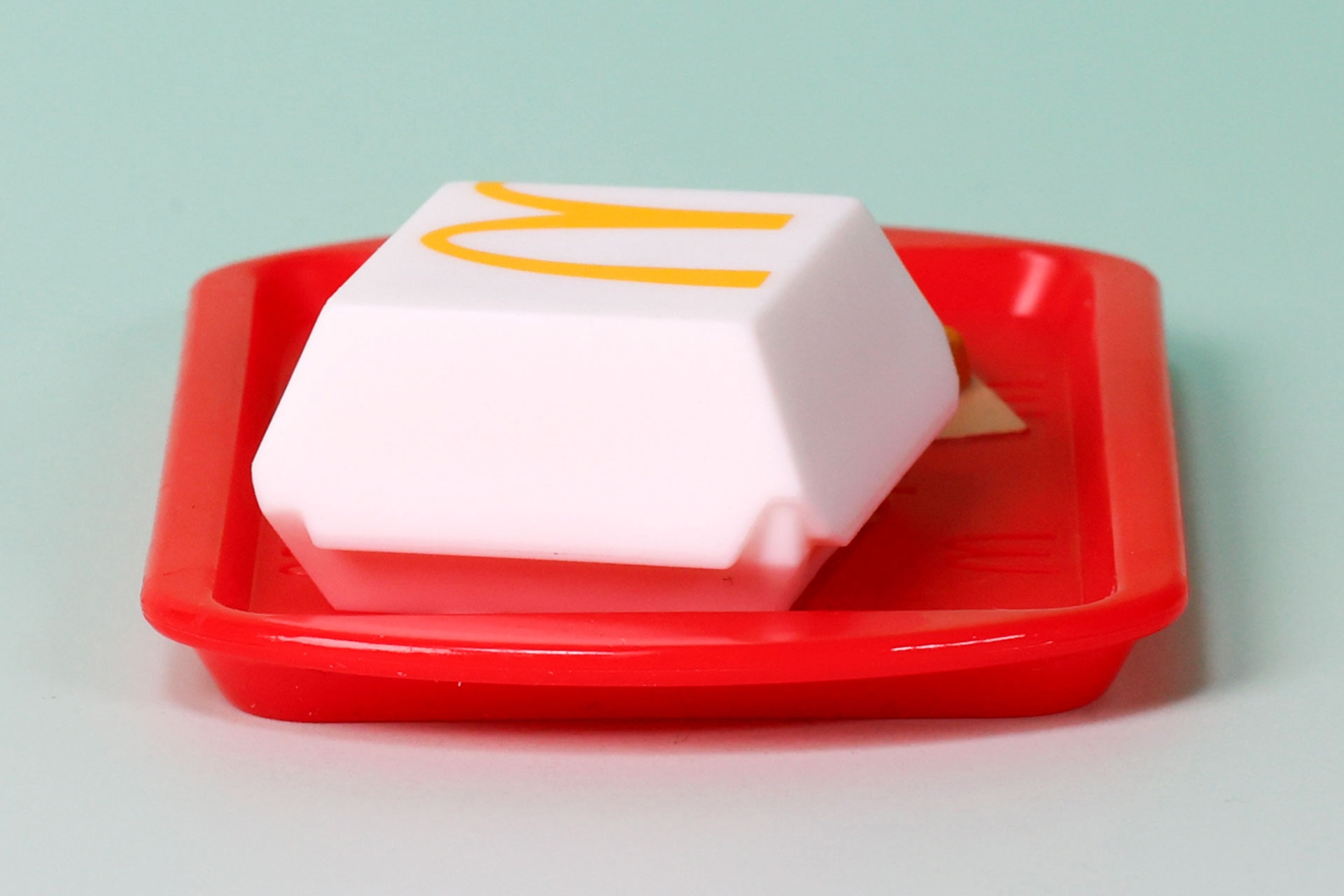 ケースの形状も見事な再現度だ