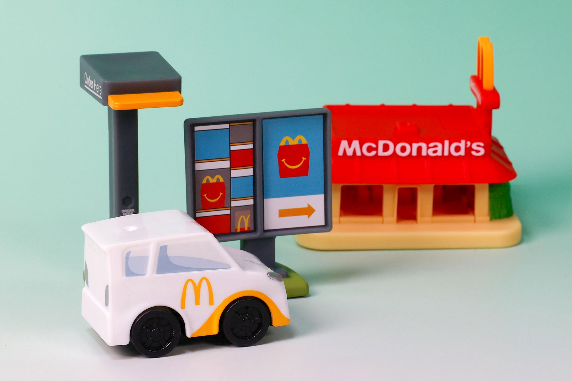 おもちゃを組み合わせて遊ぼう