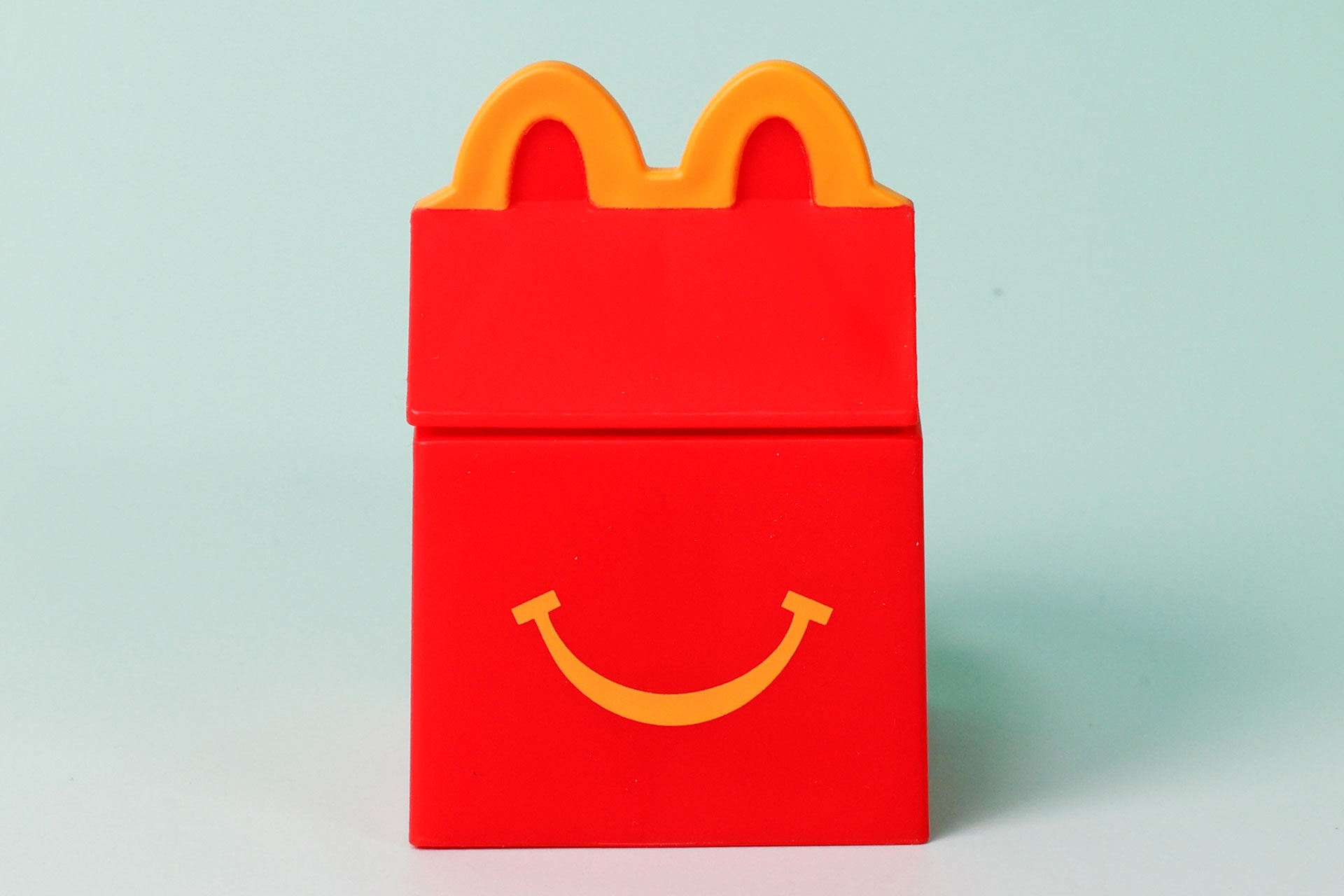 海外版のハッピーセットことハッピーミールがおもちゃで登場！