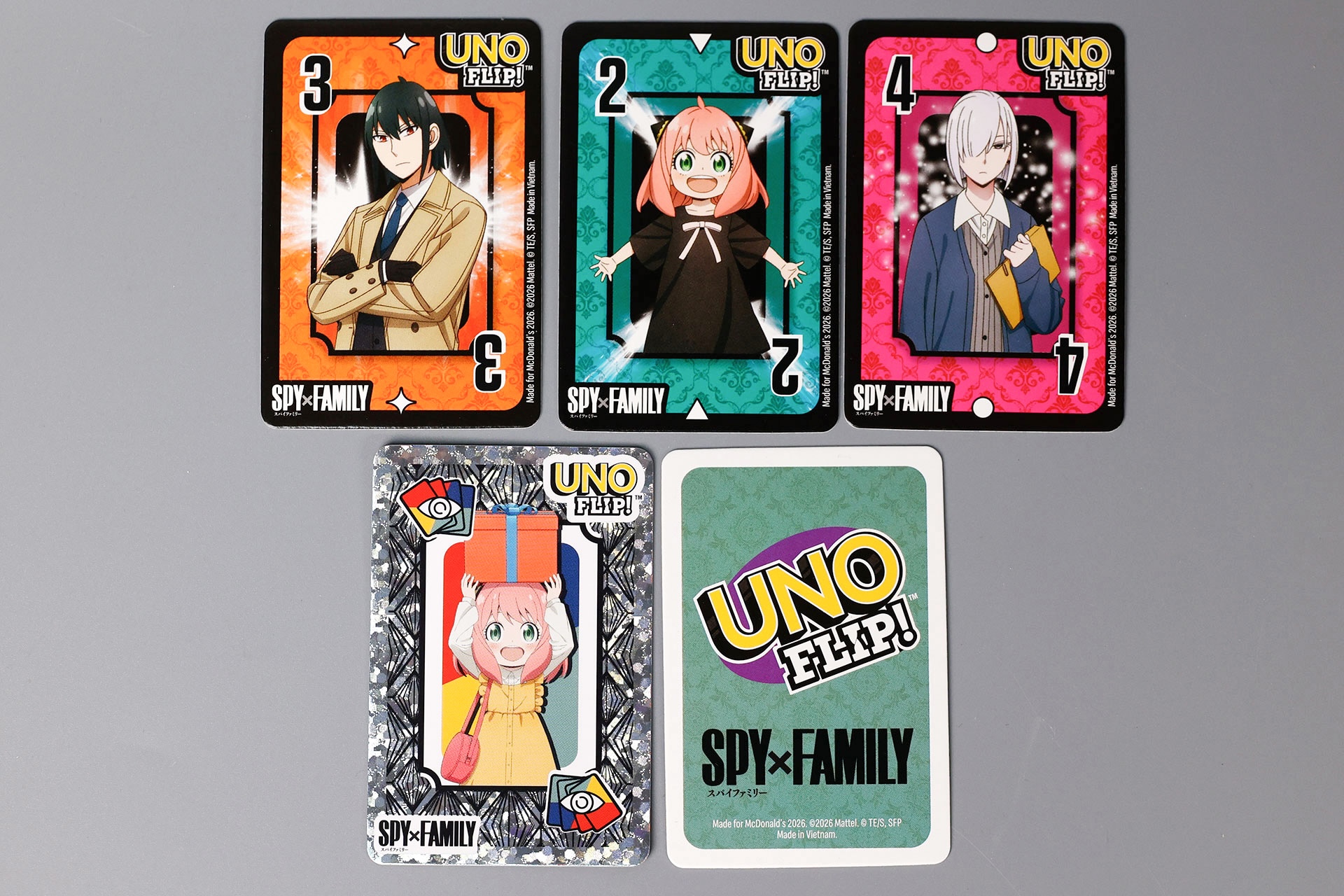 特殊カードにはアーニャが描かれている