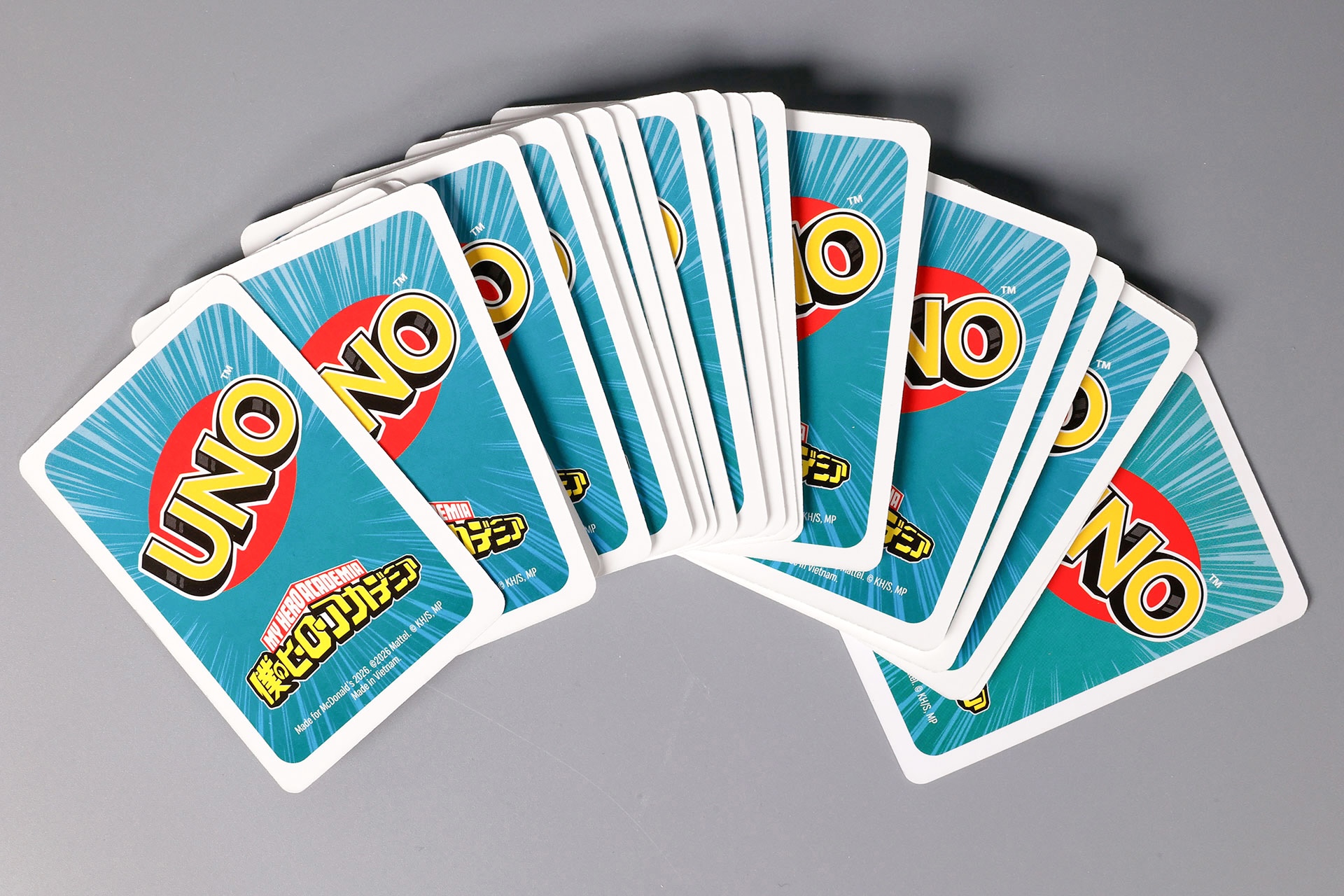 カードの裏面はすべて共通の絵柄になっている