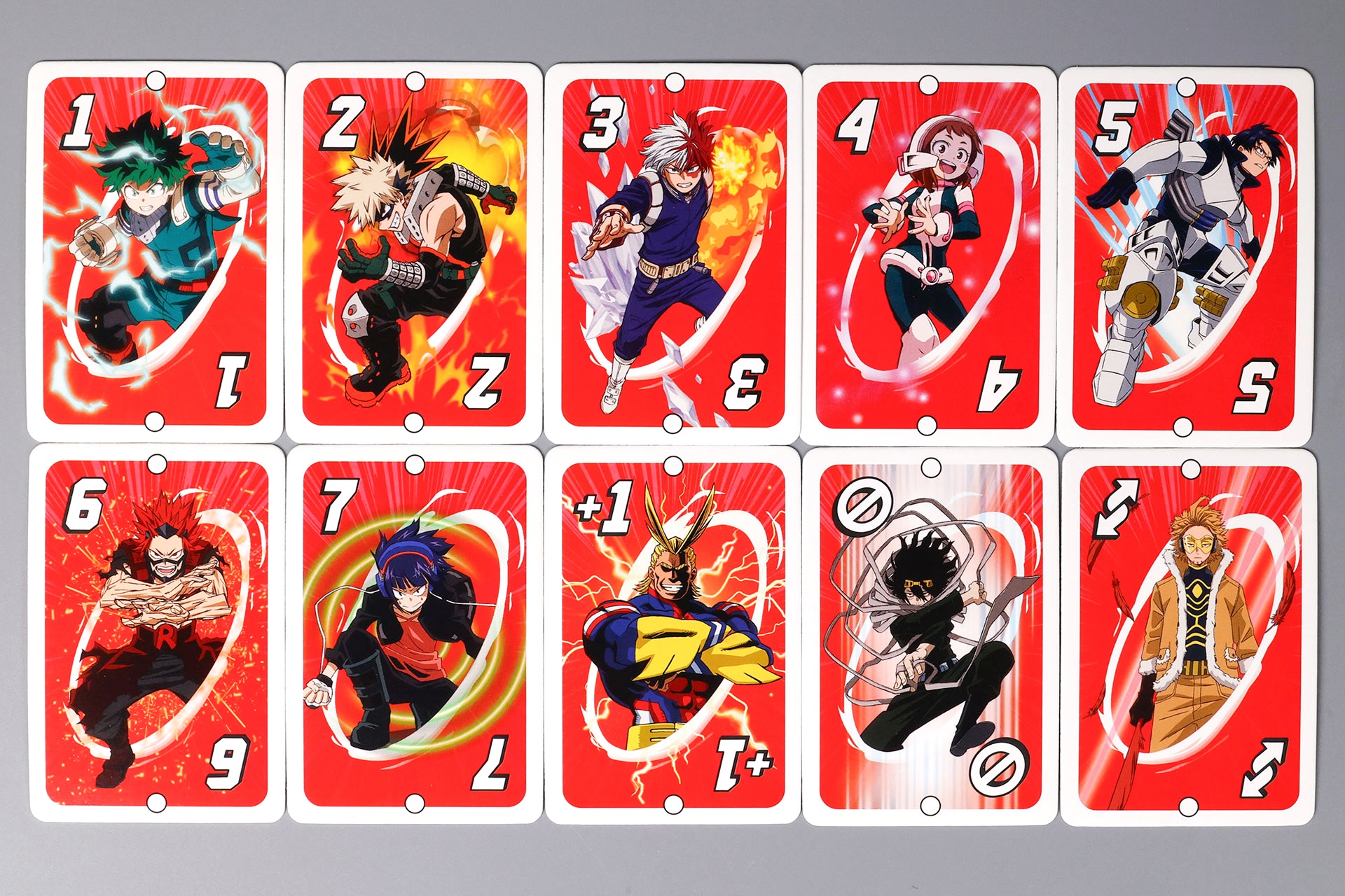 赤のカードも基本的な絵柄のパターンは同じだ