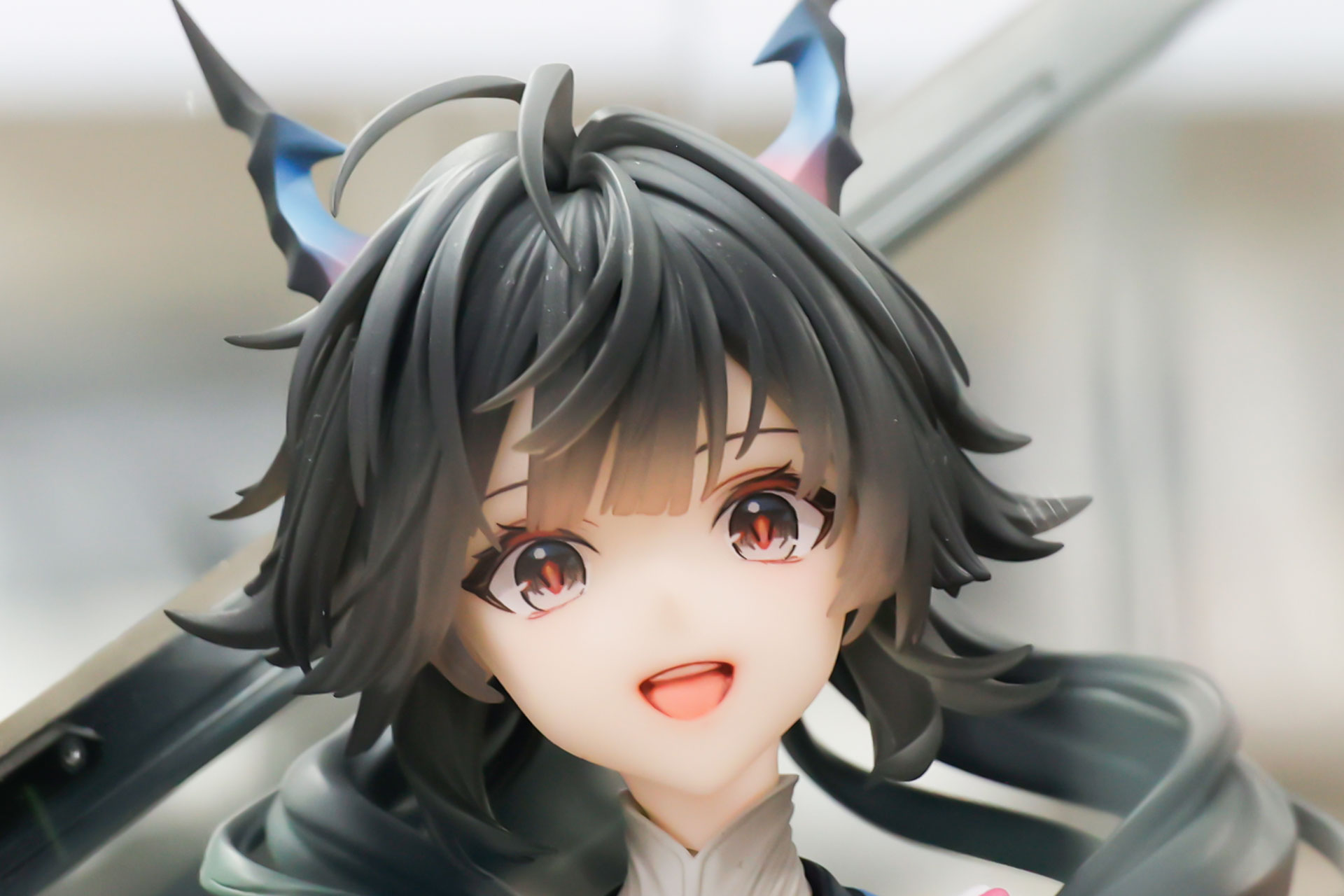 前髪が少し透けて見える