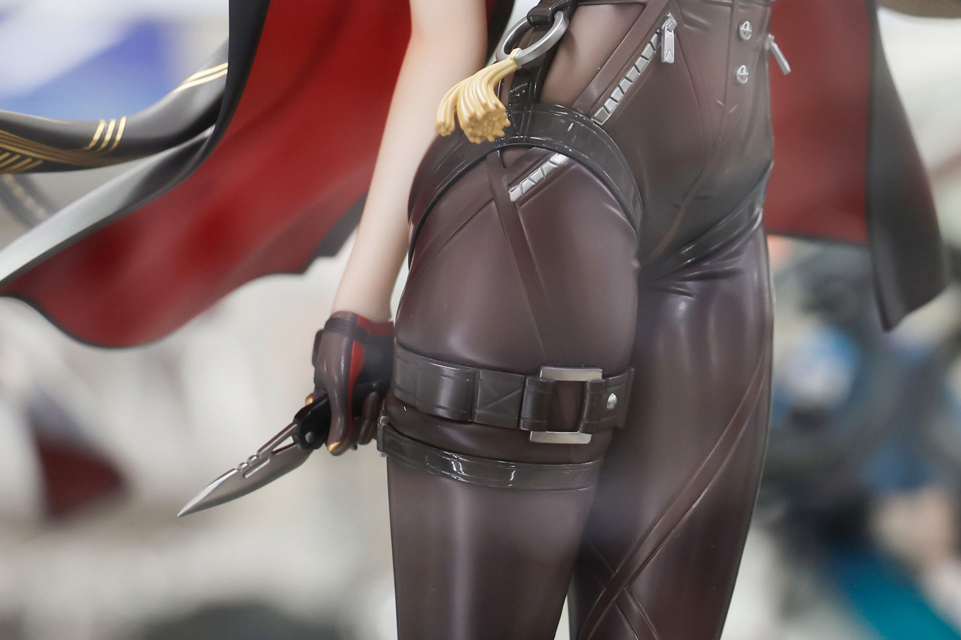 手にはフォールディングナイフを忍ばせている