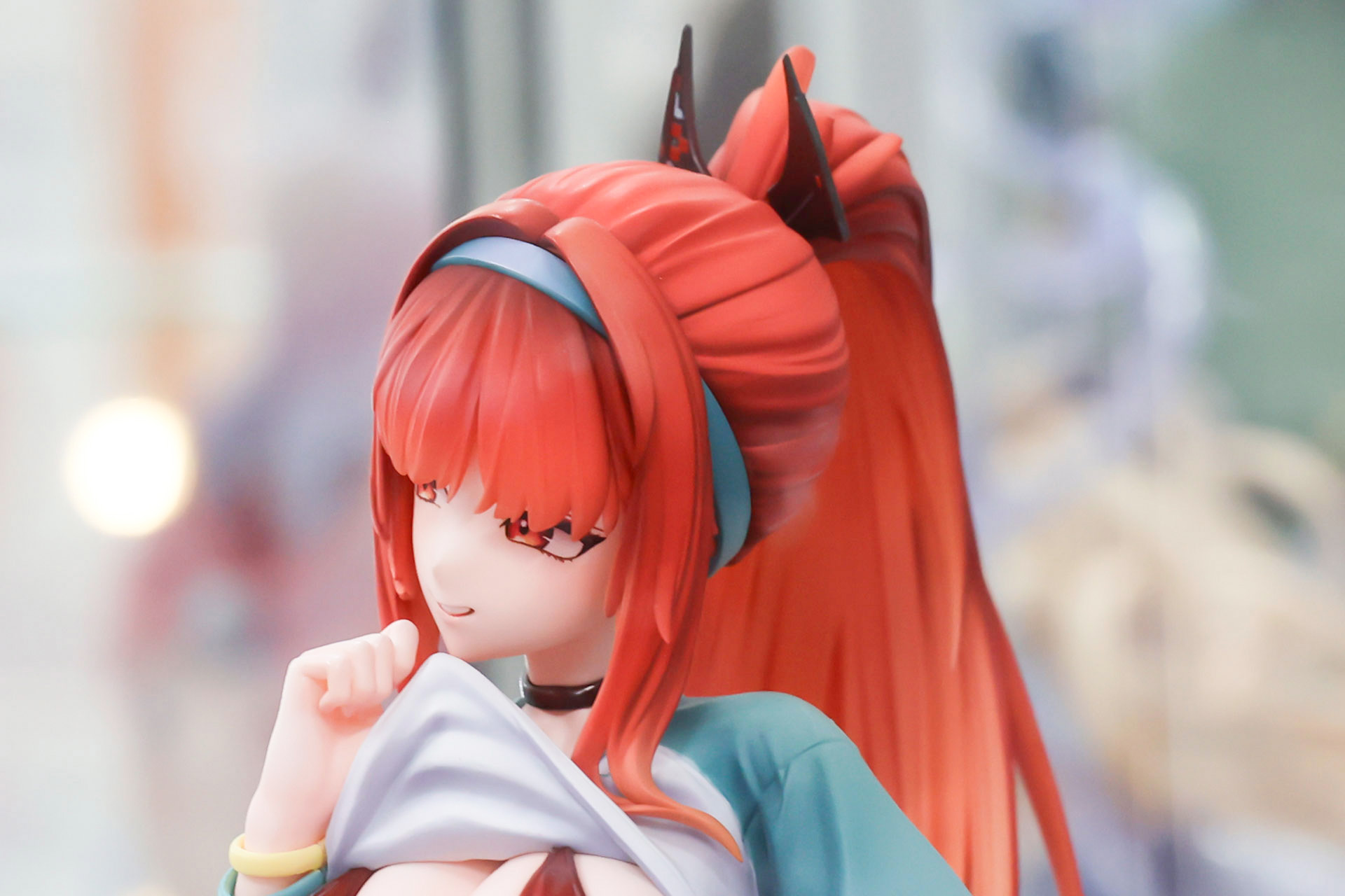 髪も細かく彩色が施されている