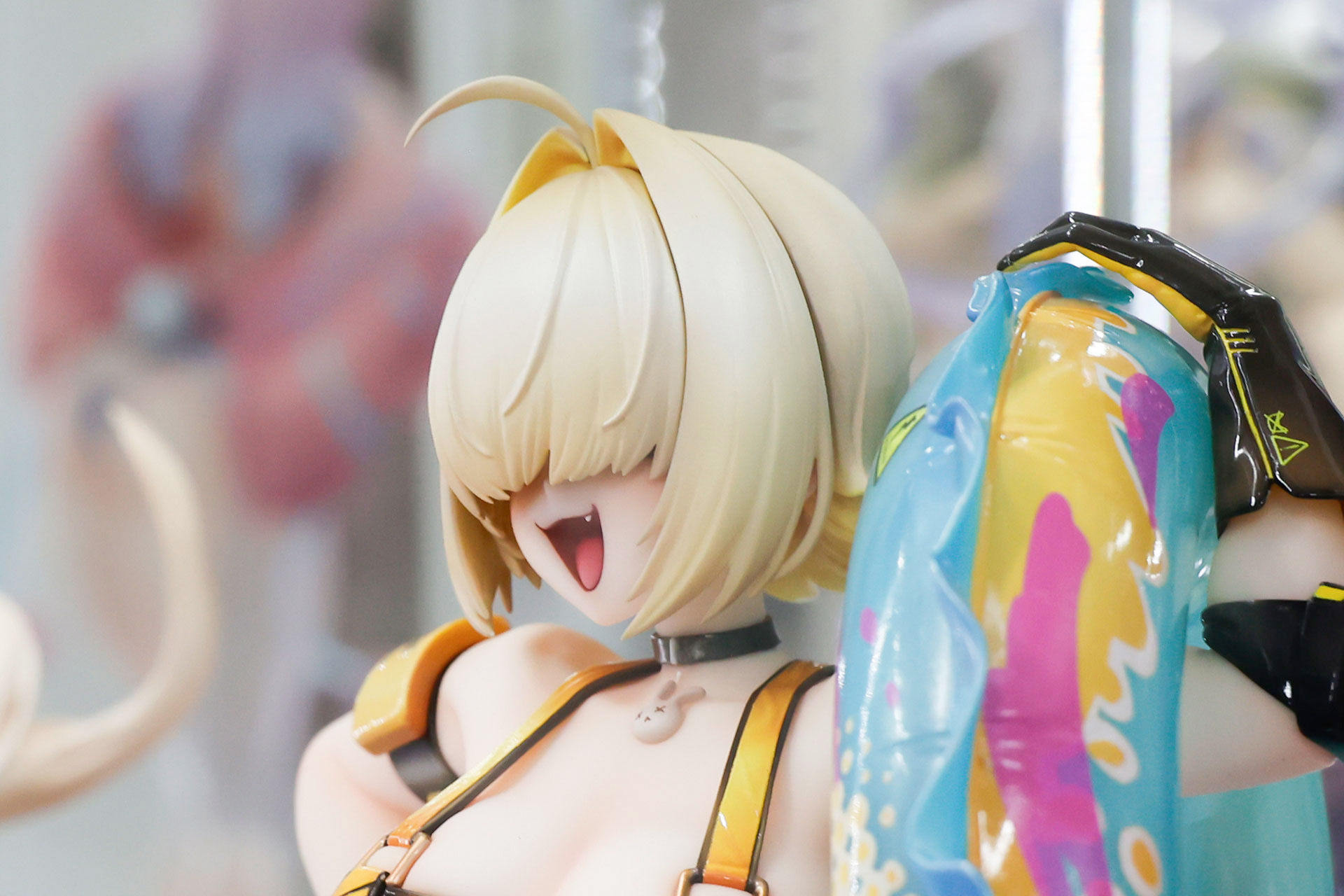 アホ毛が飛び出ている