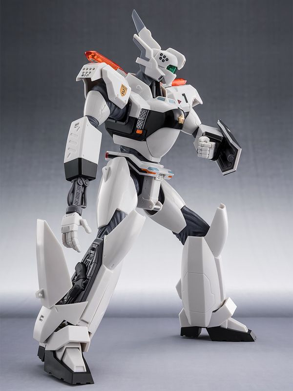 リボルバーカノンを取り出す際の伸縮腕は差し替えで再現