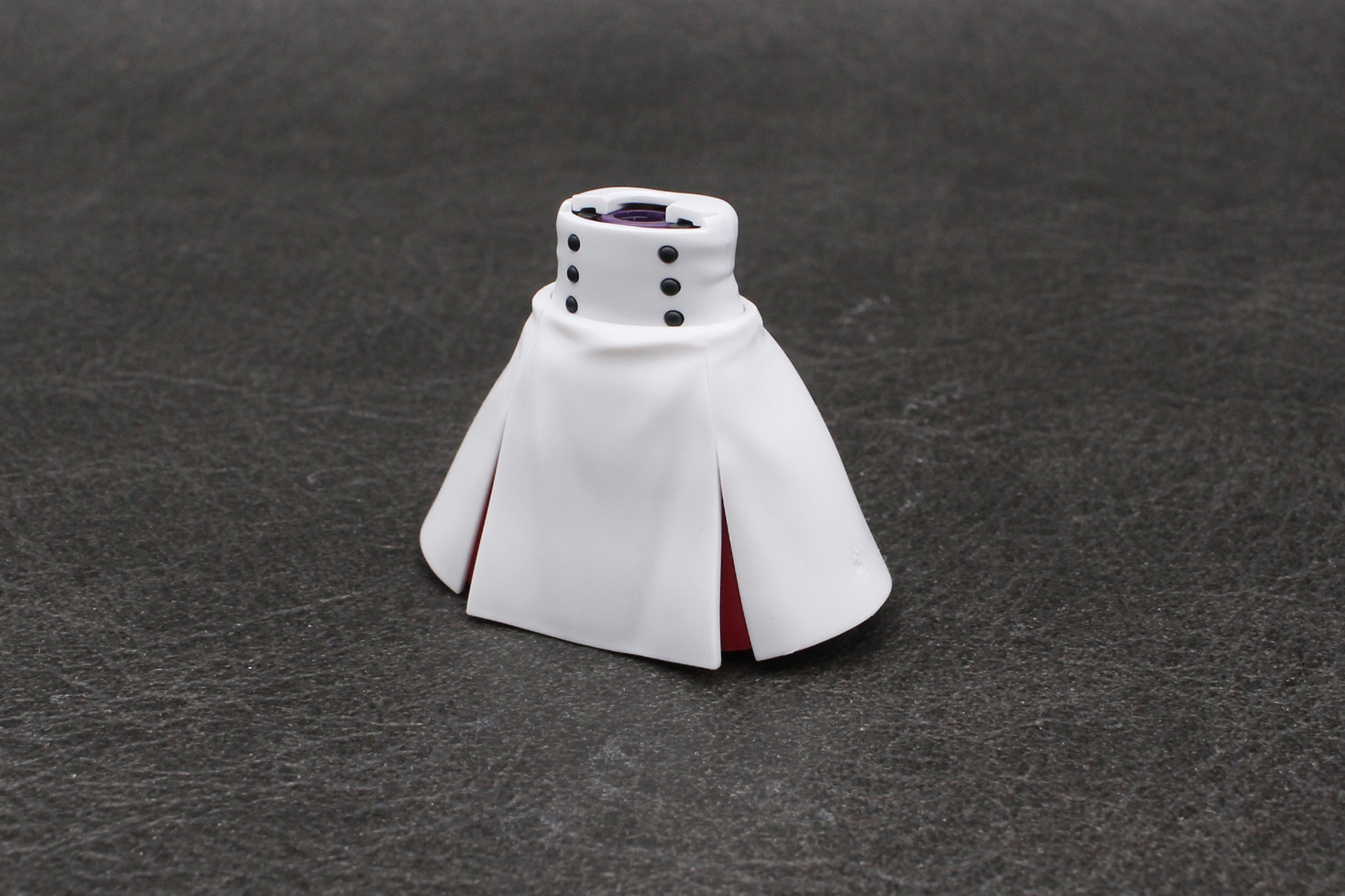 スカート表地を取り付けて下半身が完成