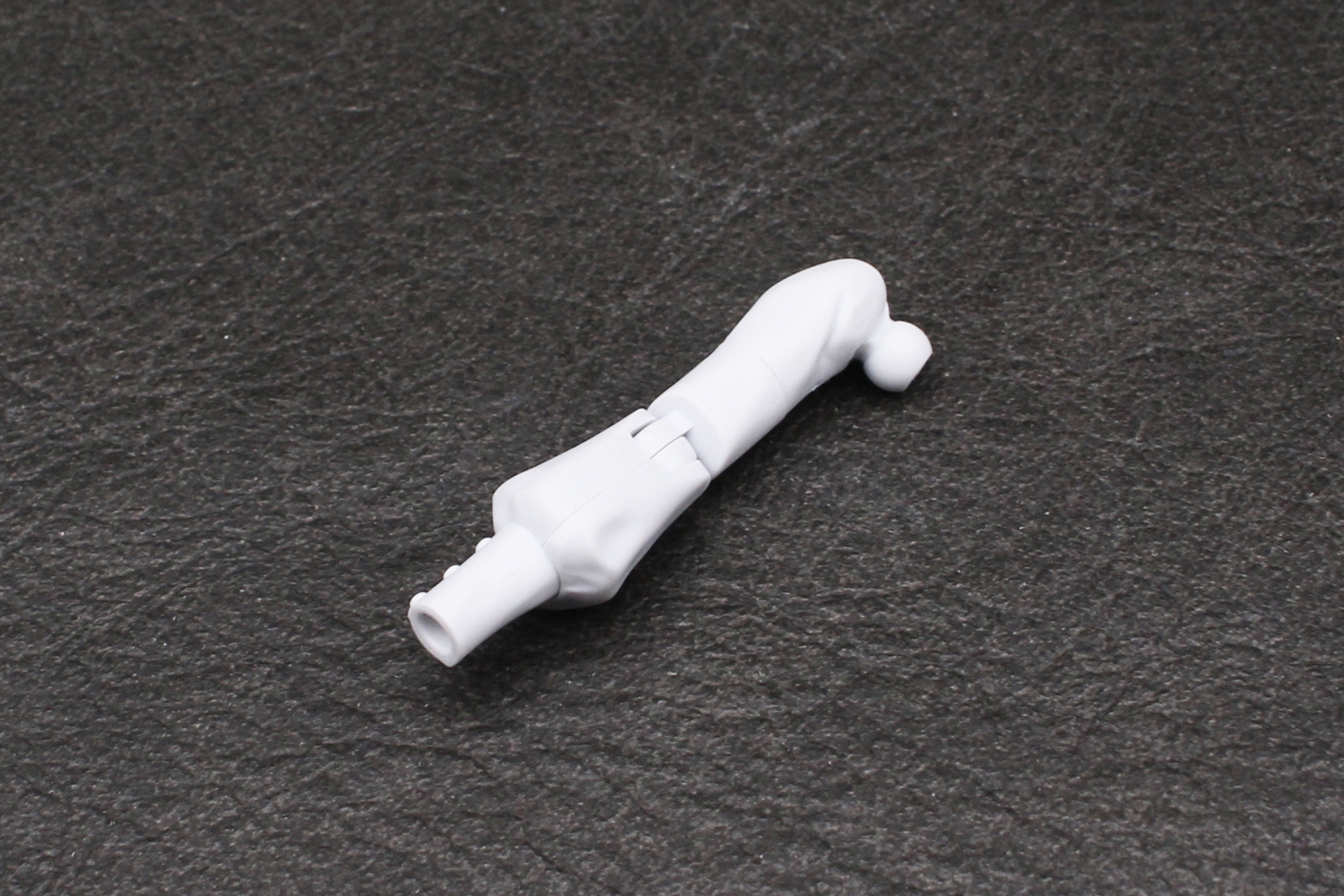 前腕を組み立てる