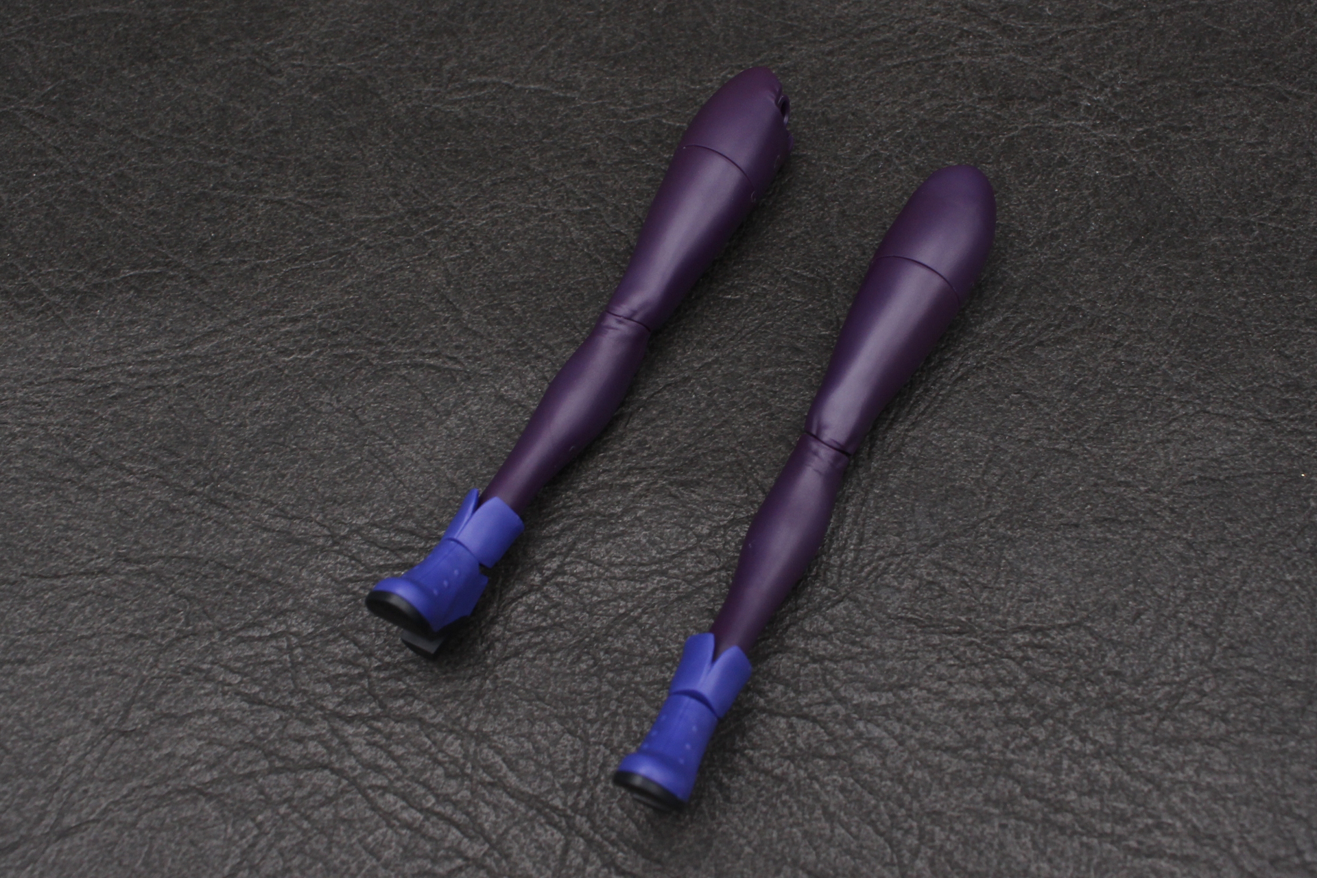 左脚も同様に組み立てる