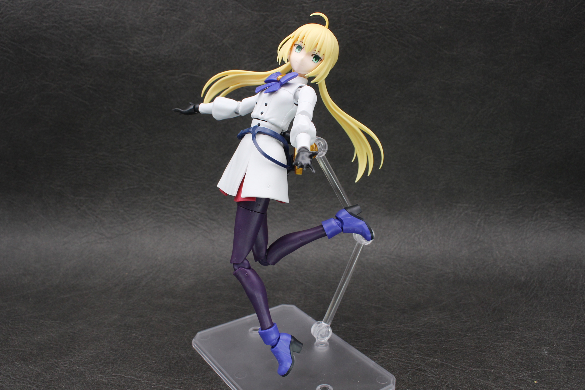 30MS準拠の可動域でポージングも楽しめる