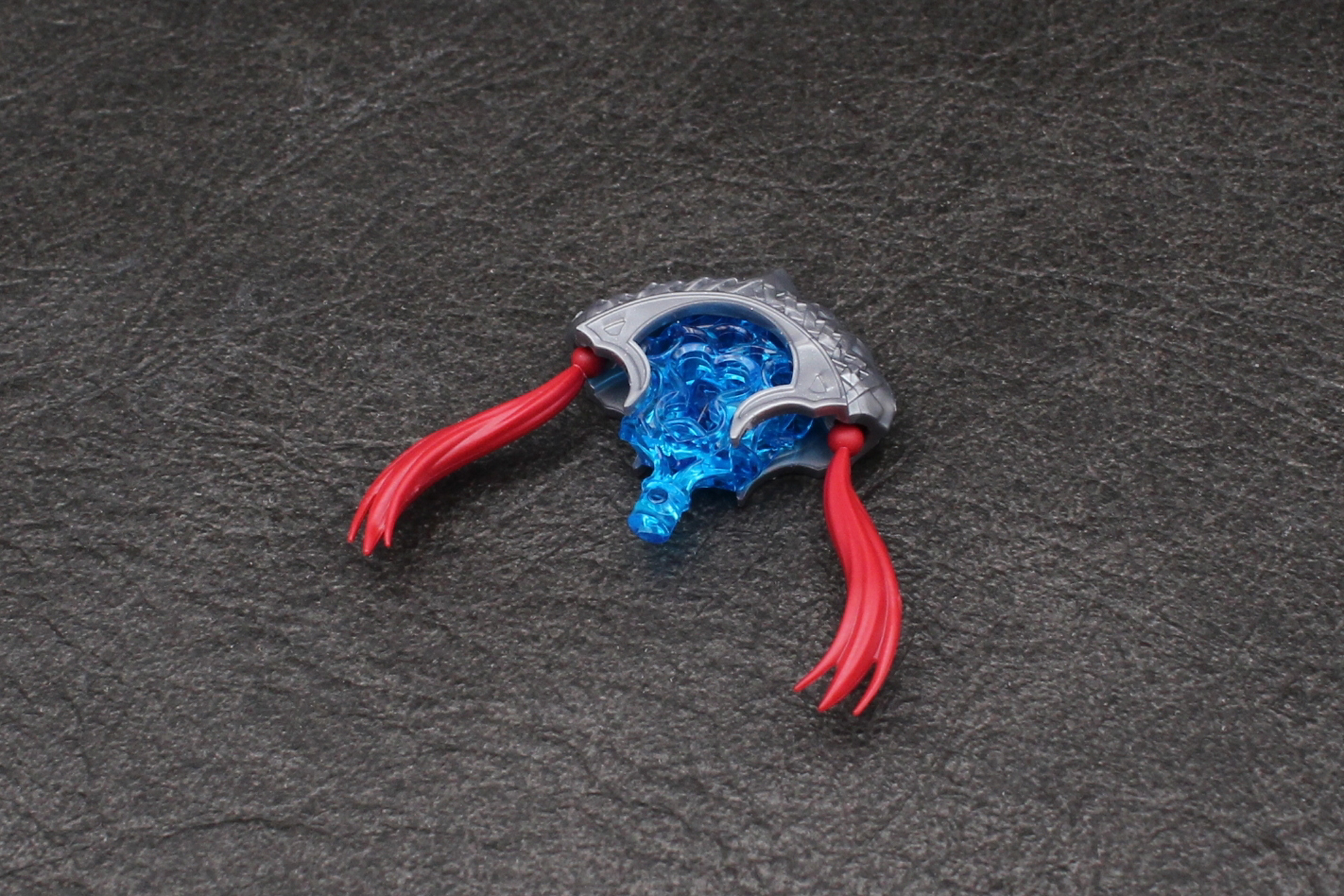 先端の装飾を組み立てて取り付ける