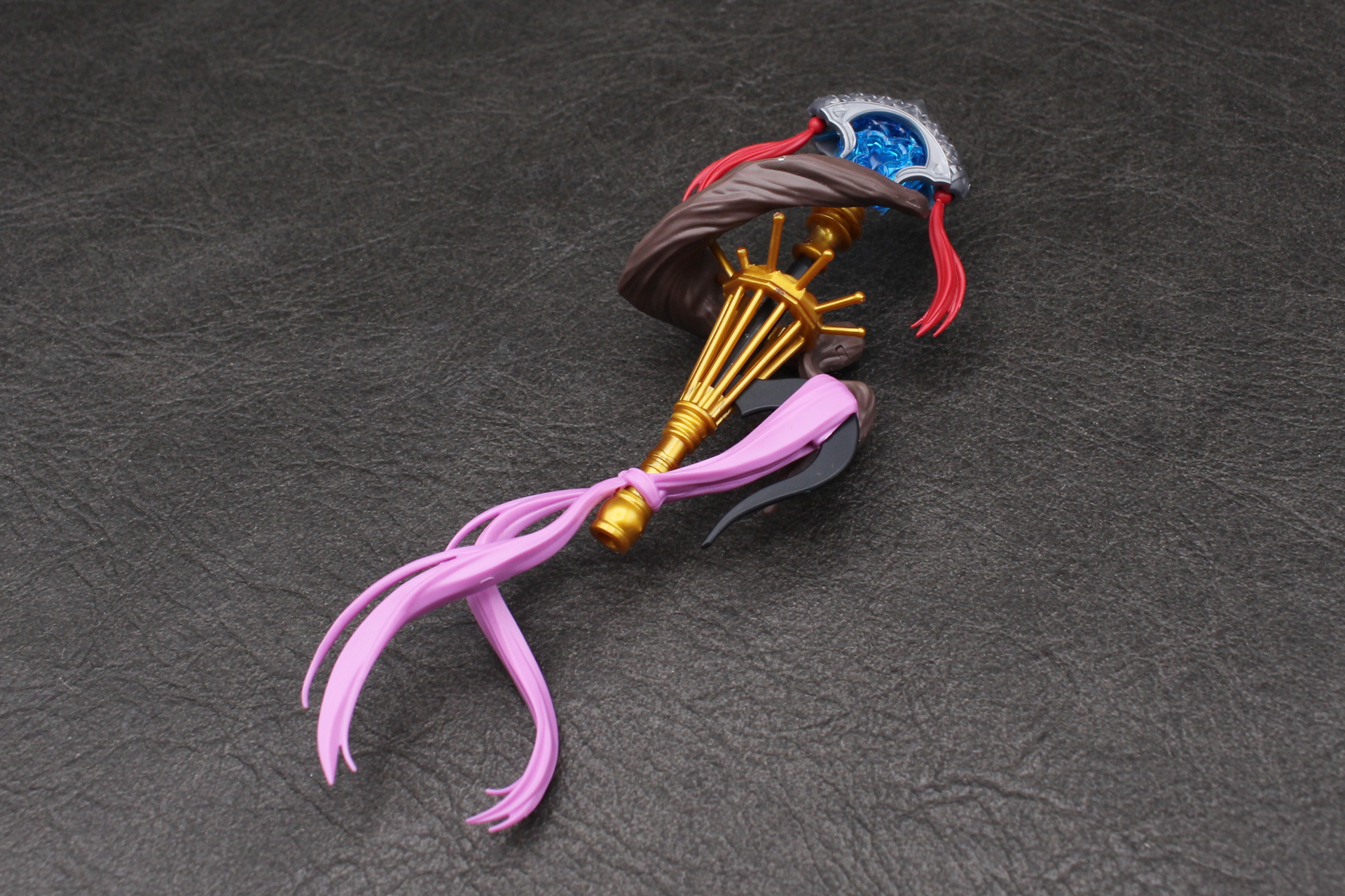 先端の装飾を組み立てて取り付ける