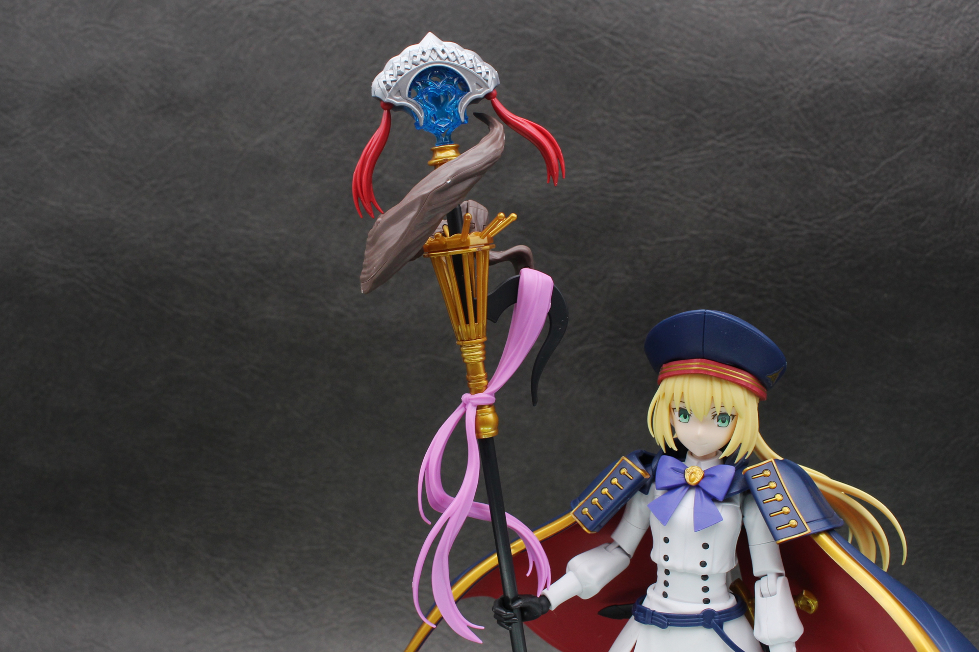 選定の杖の先端部分。組み立てるだけでこの形になることに驚愕する