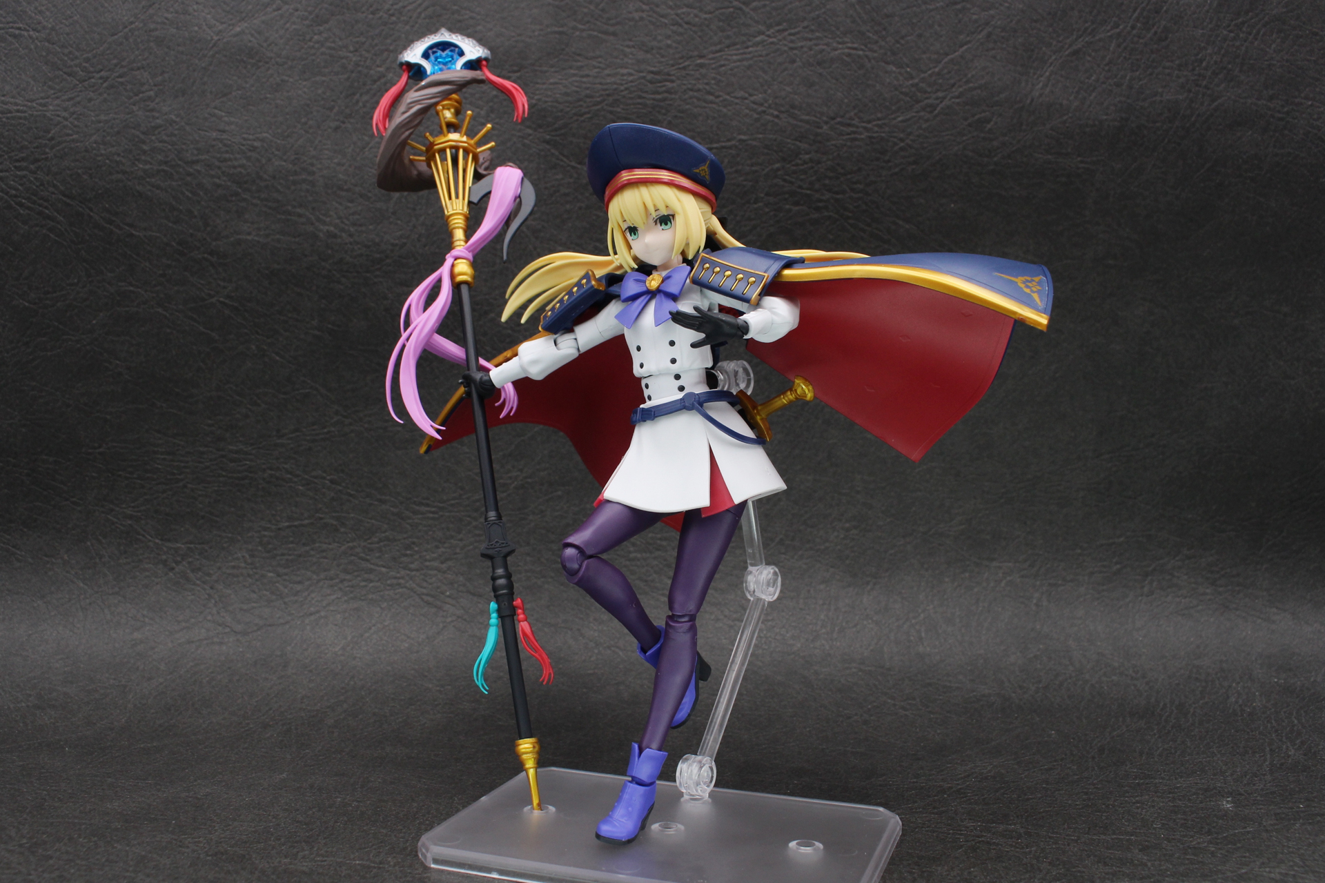 アルトリア・キャスターといえばこのポーズ。左手は専用の手首を使おう