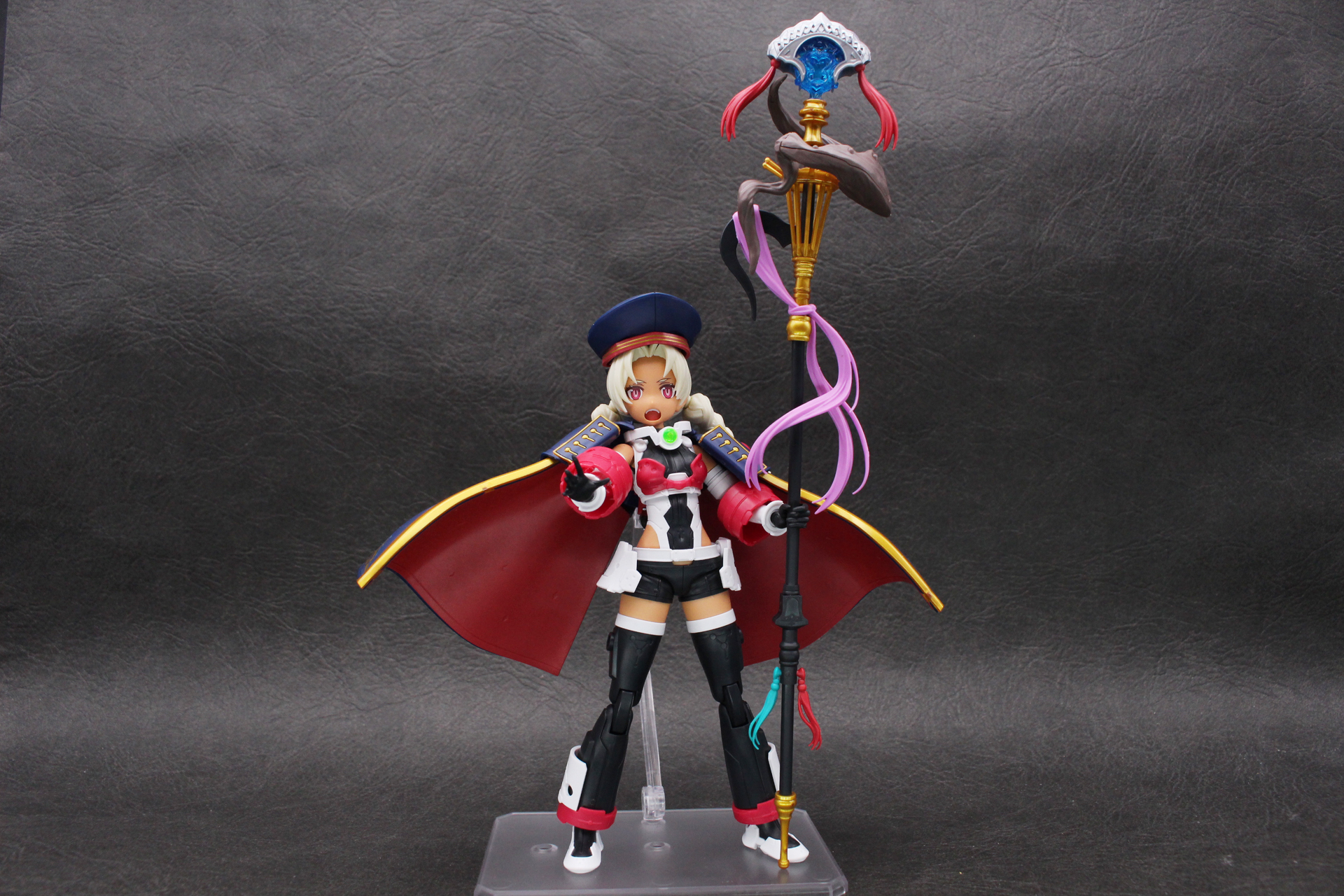 魔法使いスタイルのマリカルと装備を交換してみた。30MSシリーズ同士で装備を変えるだけでも十分楽しめる