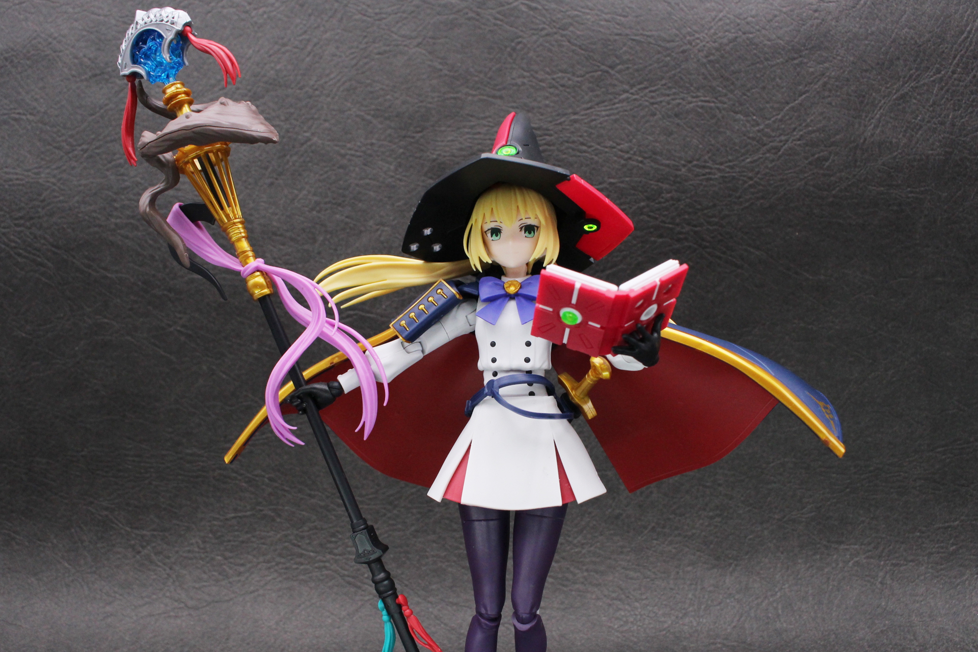 魔法使いスタイルのマリカルと装備を交換してみた。30MSシリーズ同士で装備を変えるだけでも十分楽しめる