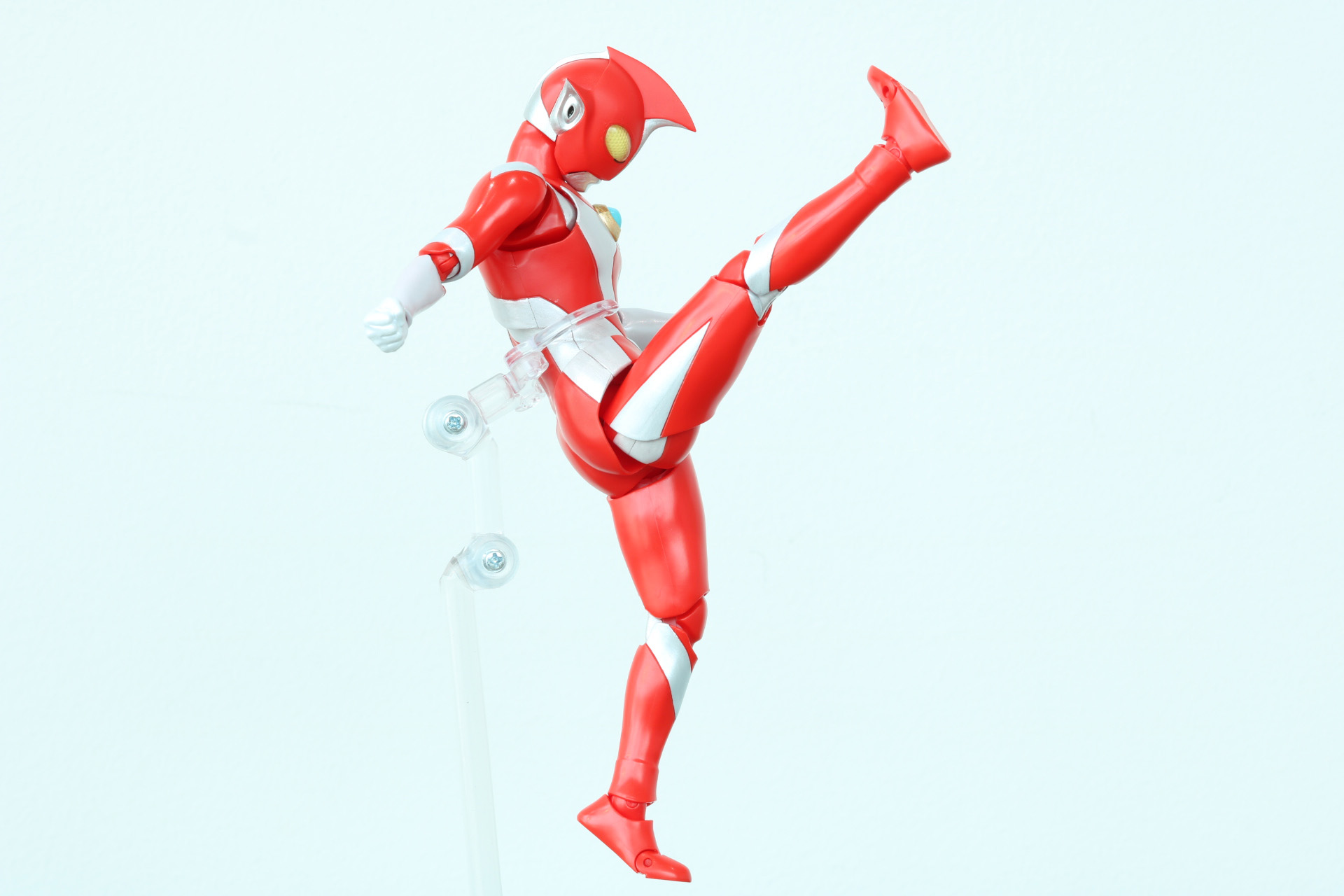 足先を大きく上げたりなどアクションポーズの幅が広がる