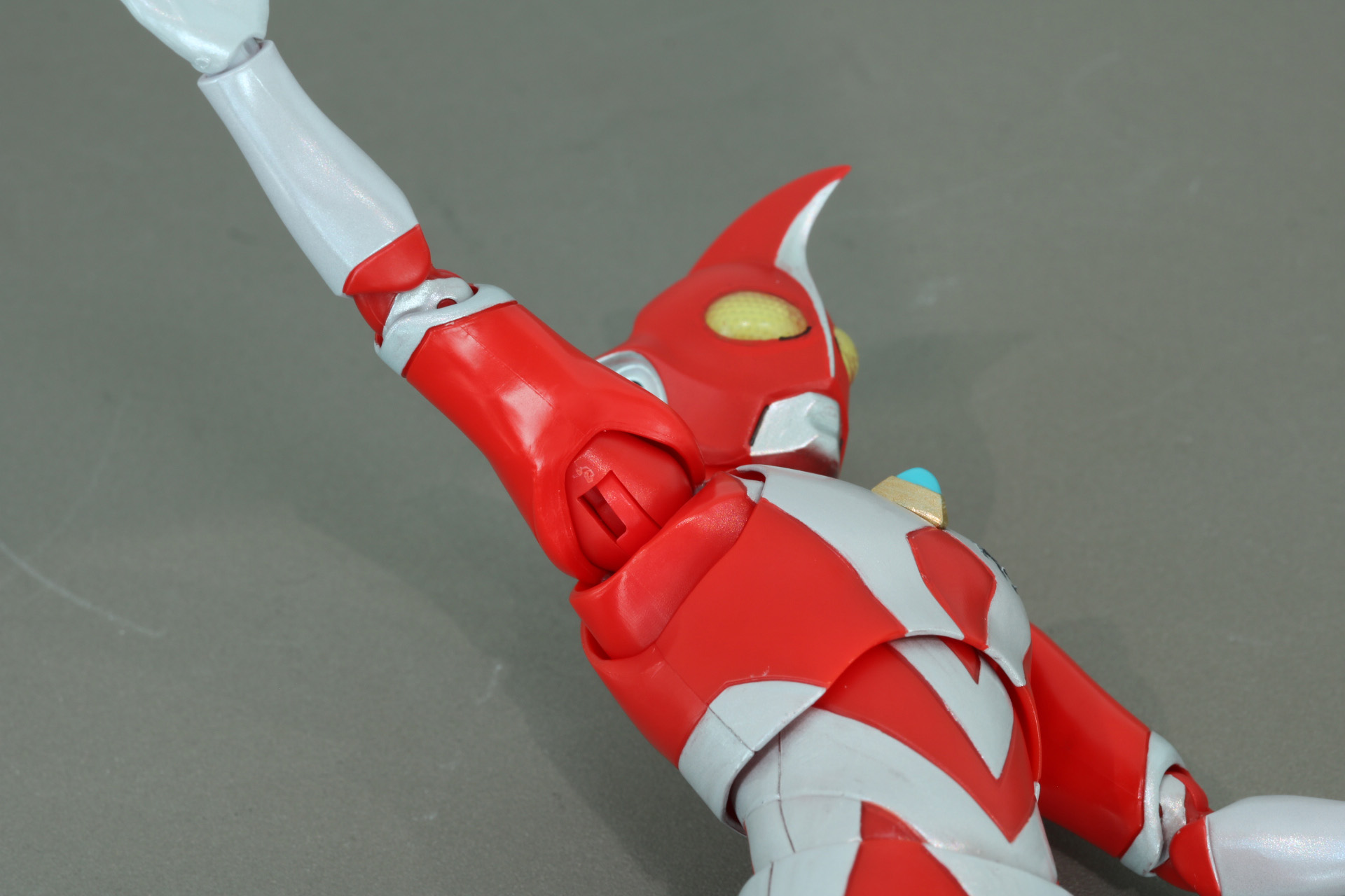 肩に引き出し構造を採用