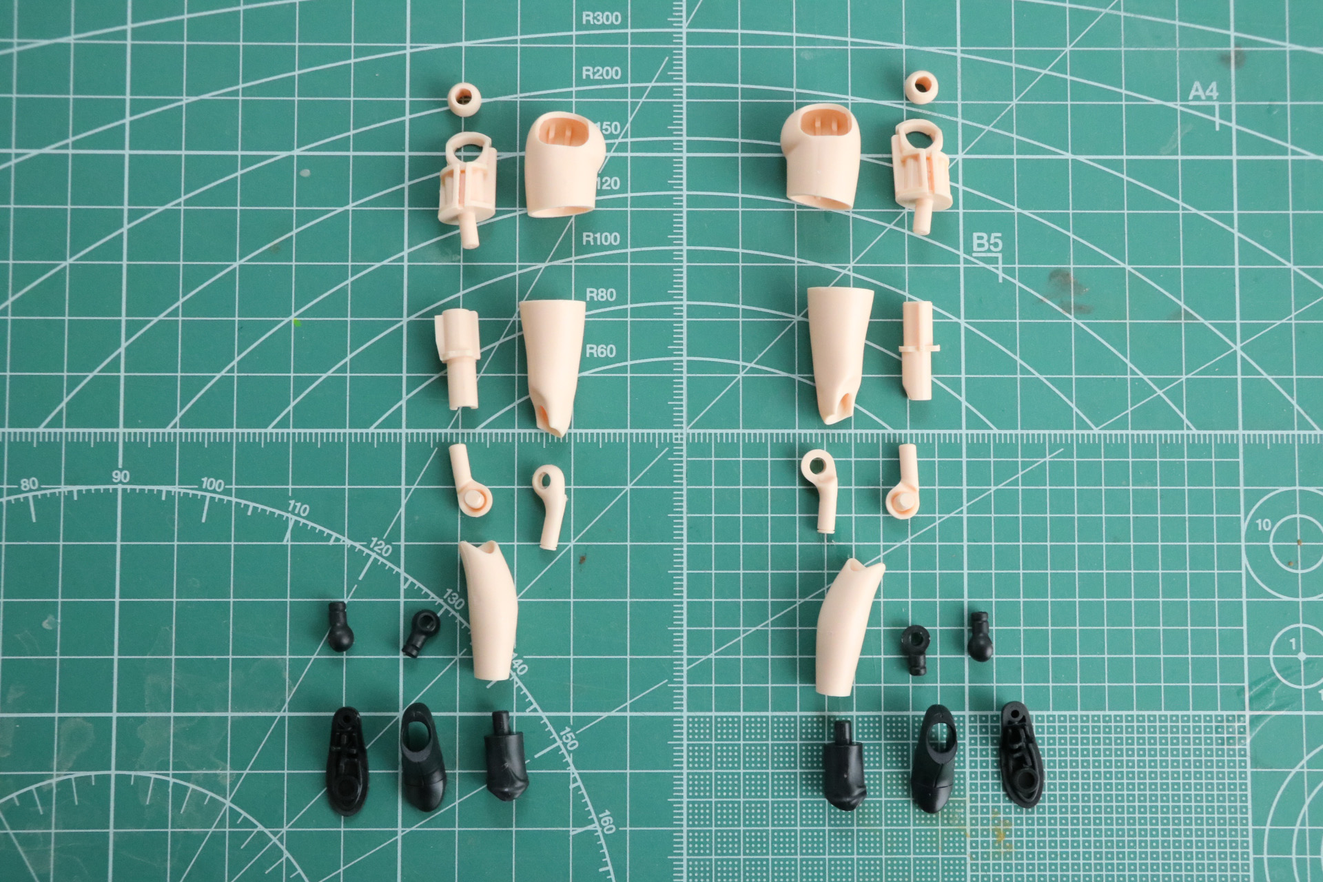 脚部の組み立て