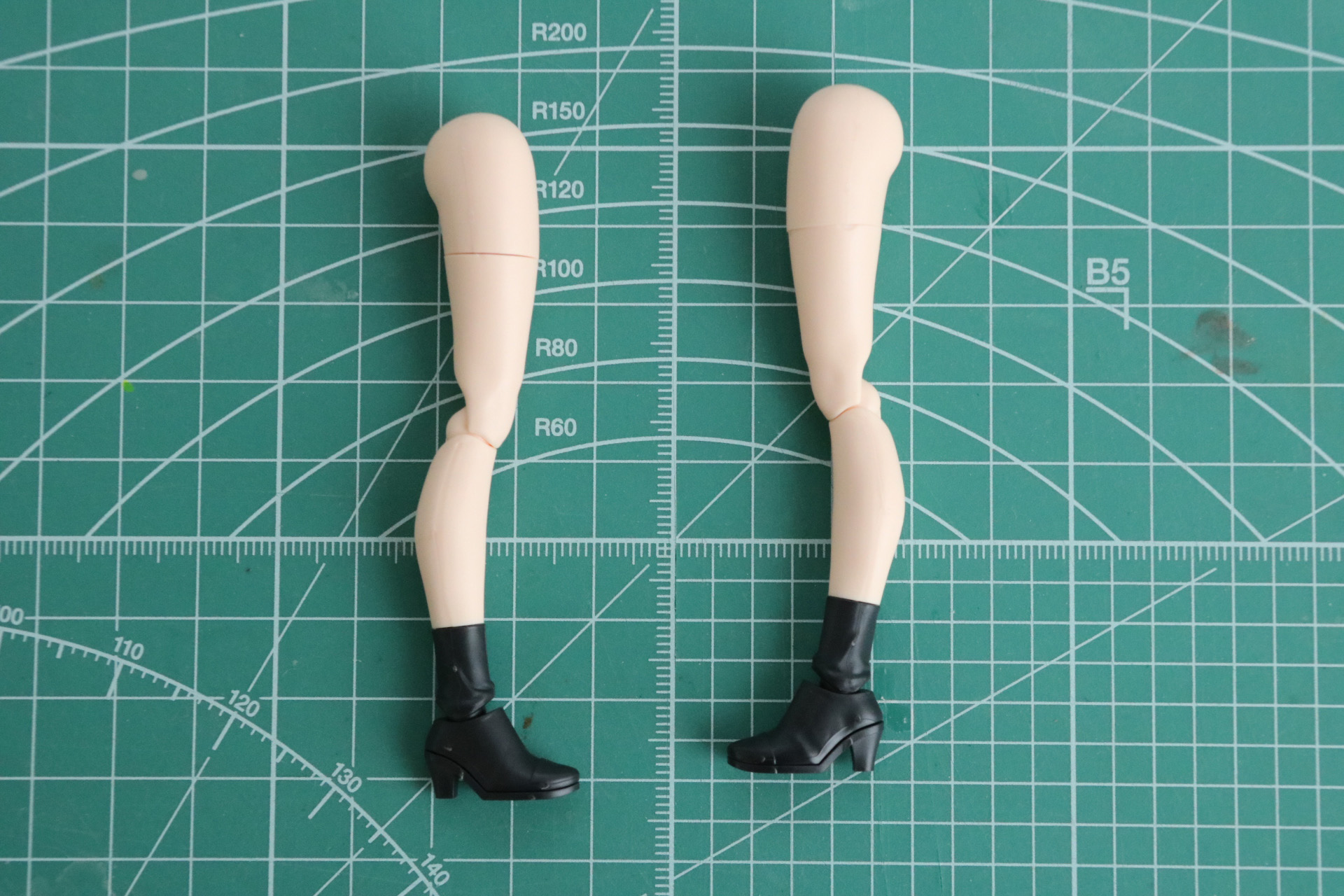 脚部の組み立て